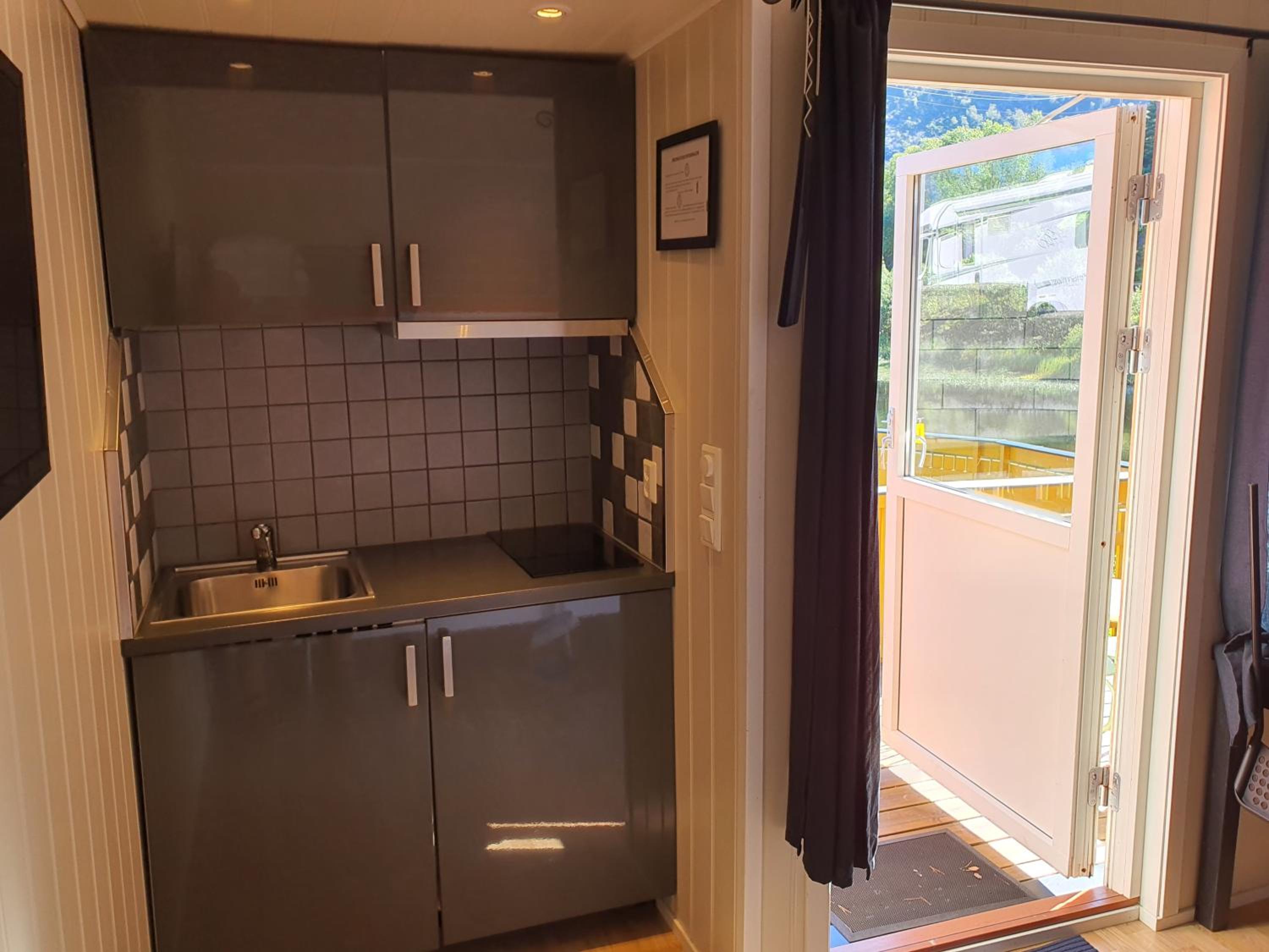 Standard Cottage with Shared Bathroom and Lake View photo 2