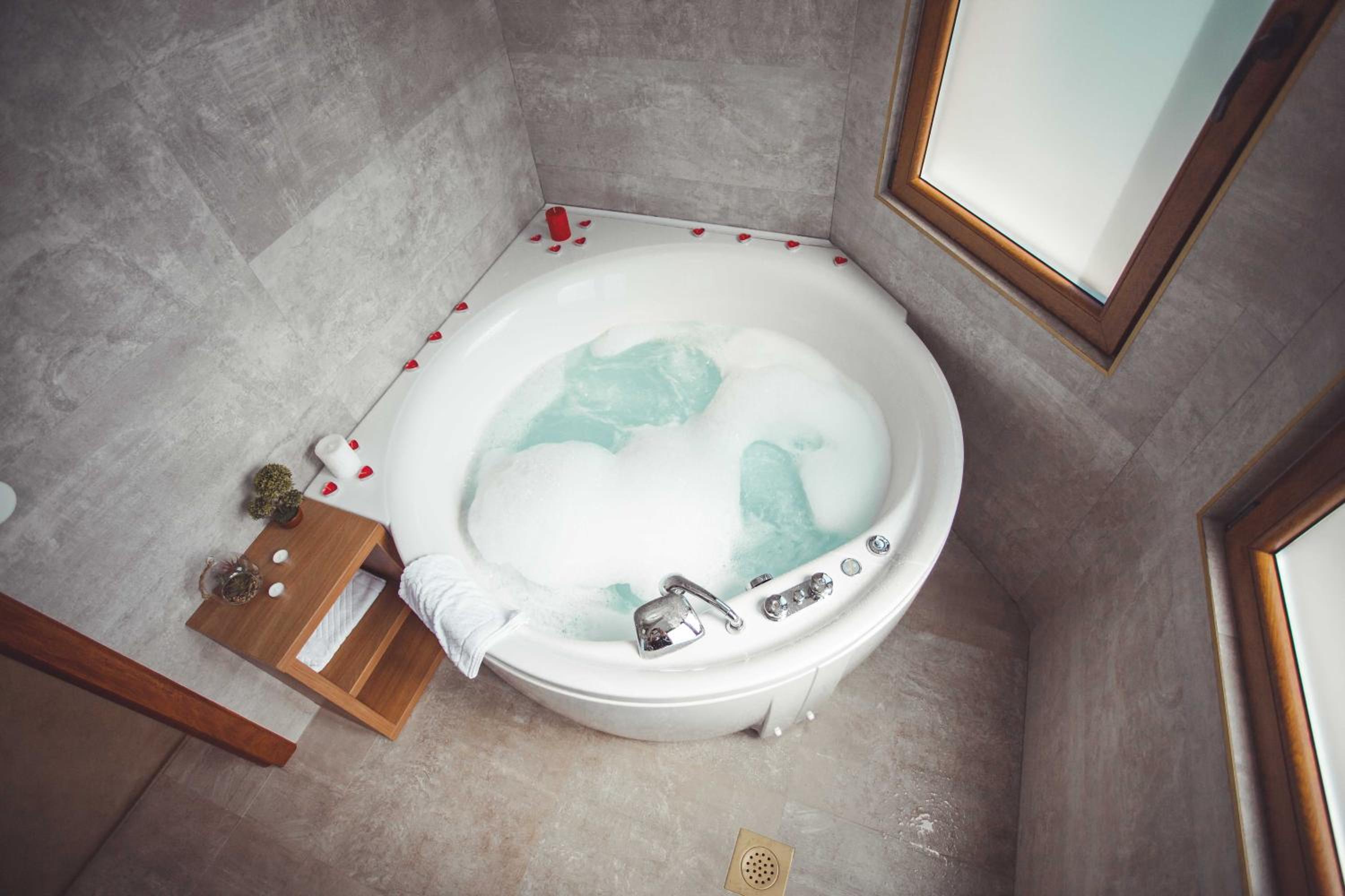 Suite with Spa Bath - Photo 26