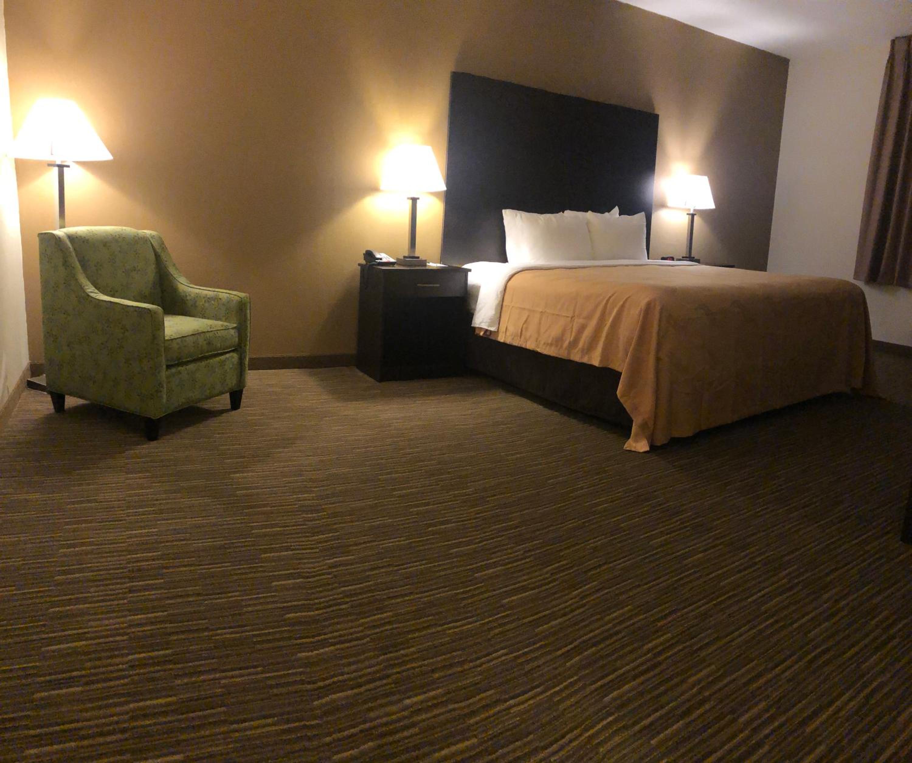 King Room - Non-Smoking - Photo 1