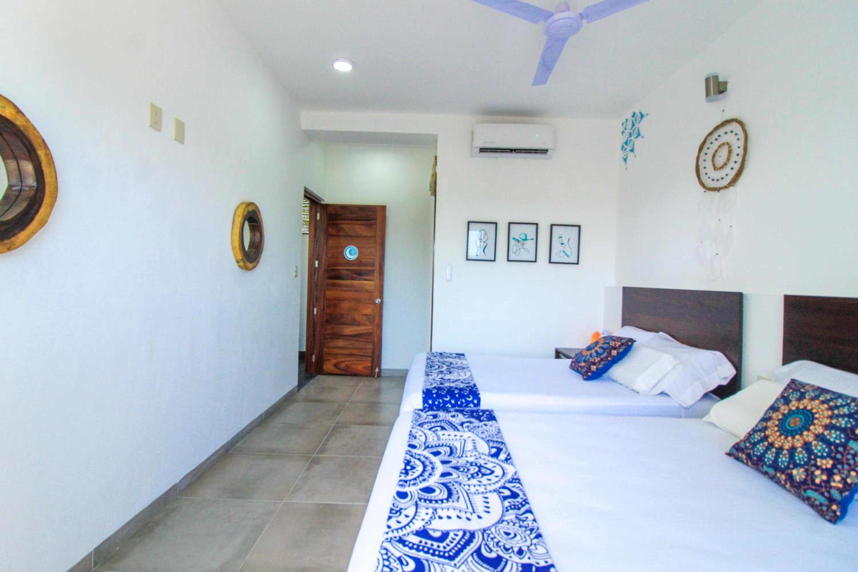 Quadruple Room with Balcony - Photo 3