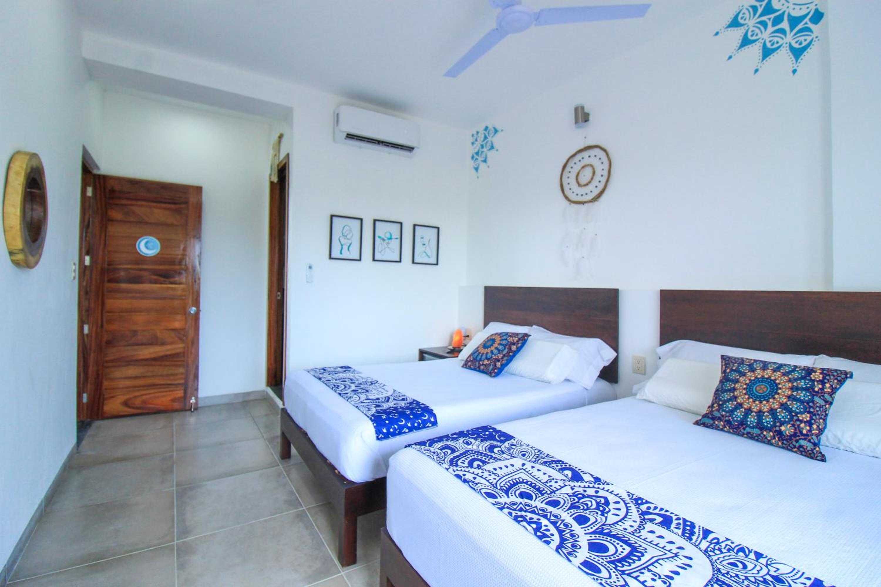 Quadruple Room with Balcony - Photo 4