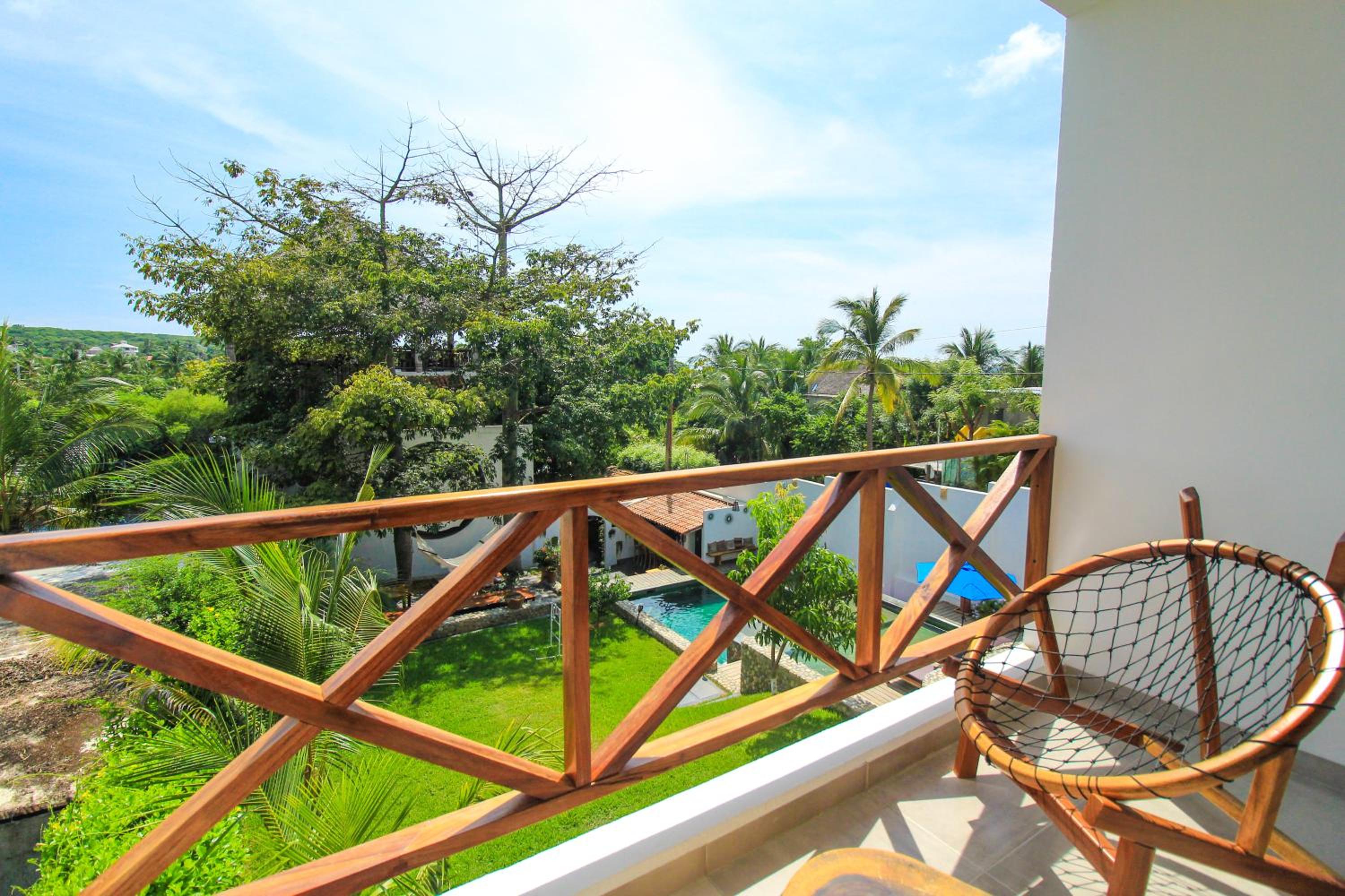 Quadruple Room with Balcony - Photo 6
