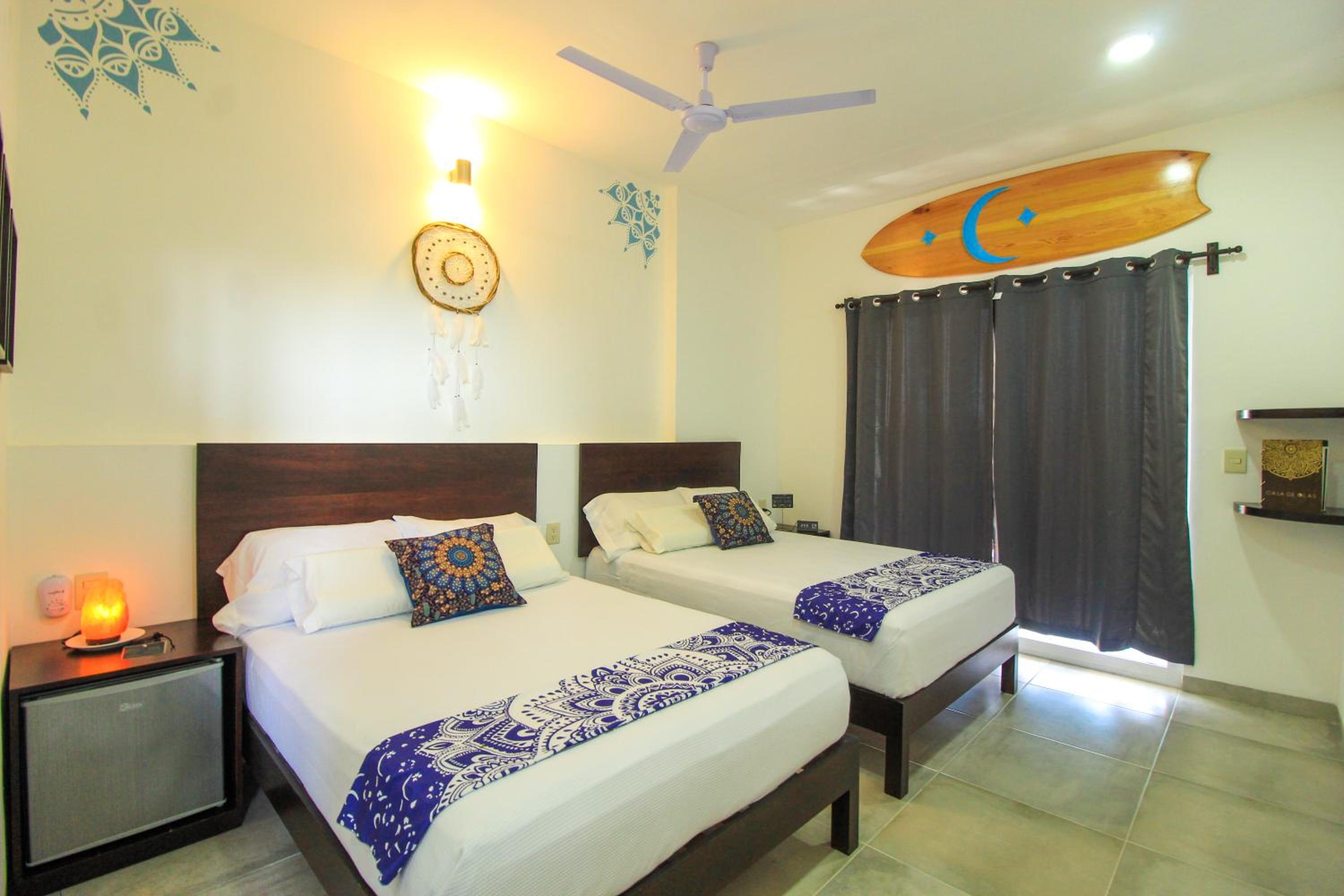 Quadruple Room with Balcony - Photo 2