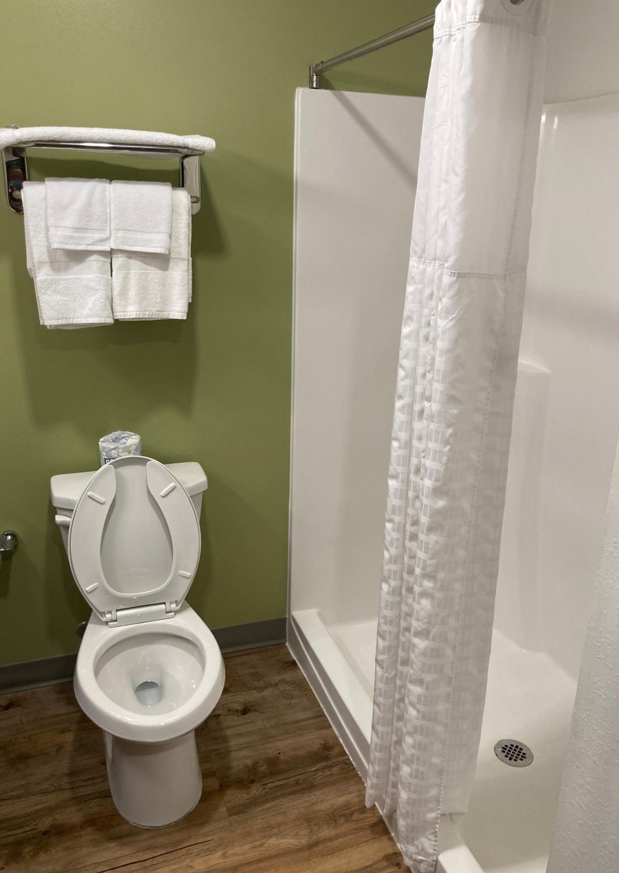 Standard Queen Room with Shower - Non-Smoking photo 2