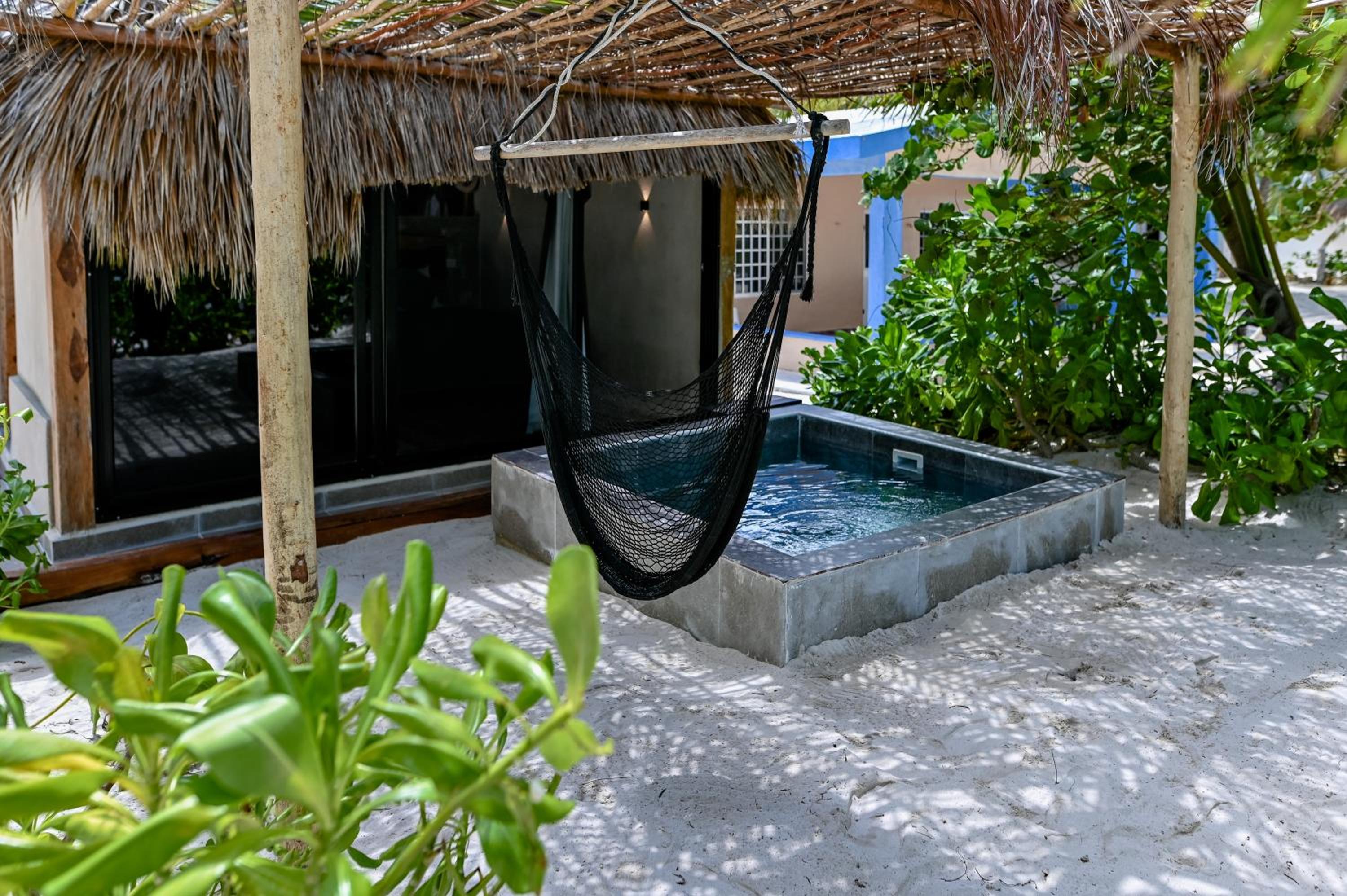 Deluxe Cabin with Ocean View photo 2
