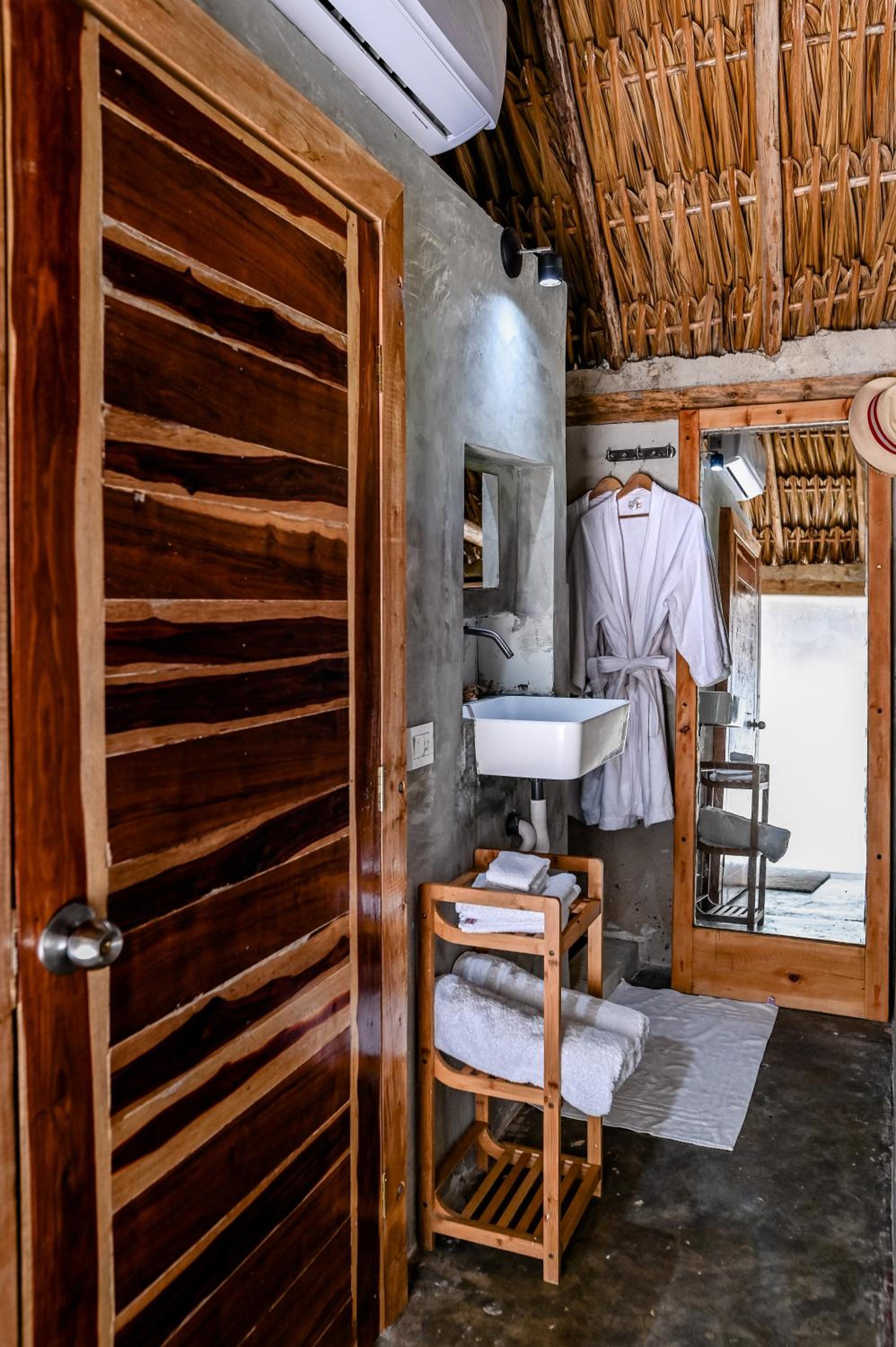 Deluxe Cabin with Ocean View photo 3