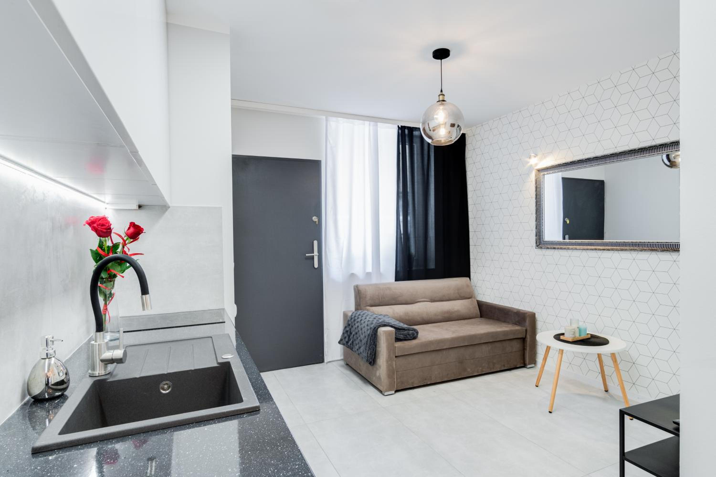 One-Bedroom Apartment - Photo 8
