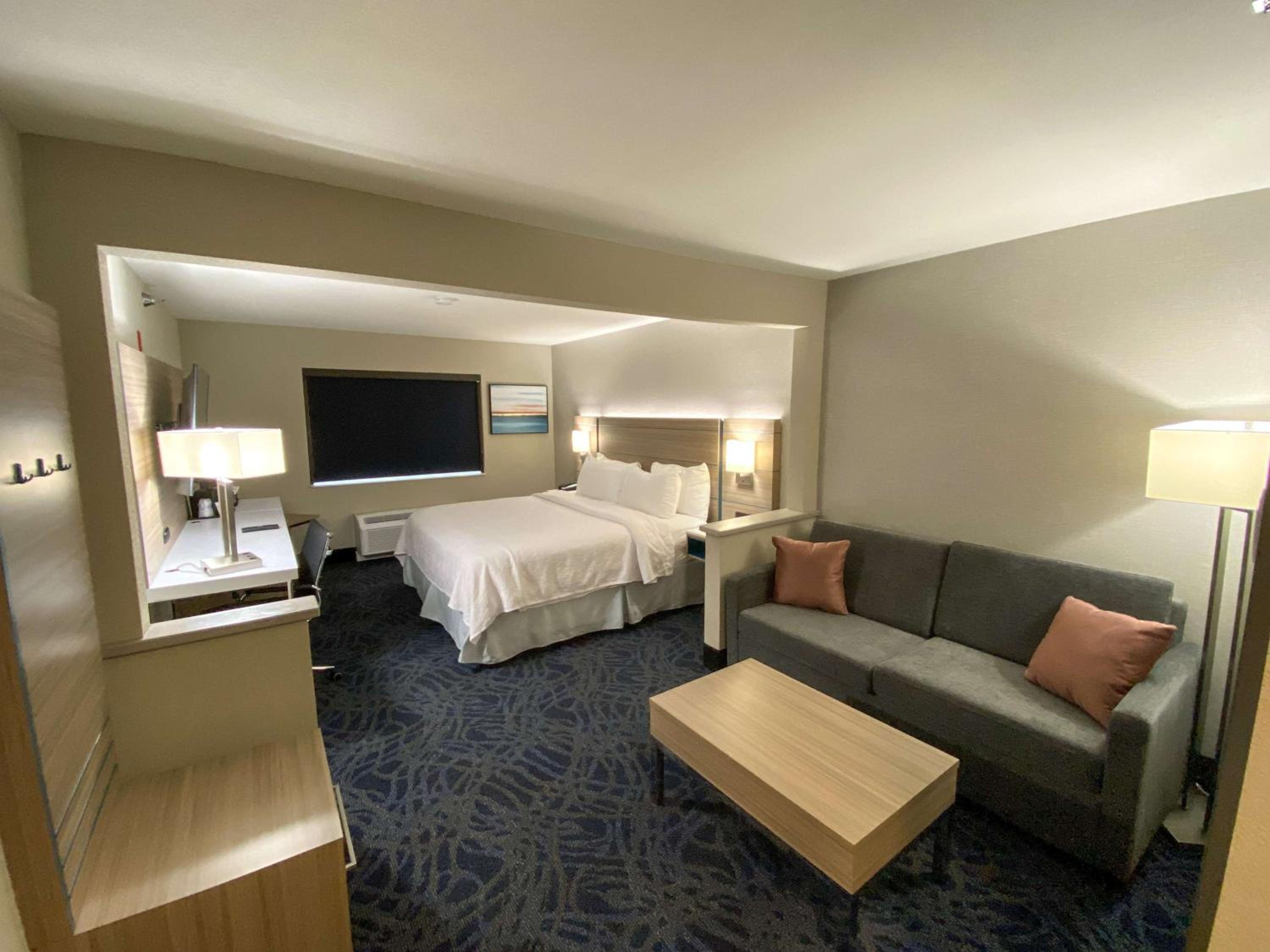 King Suite with Sofa Bed - Photo 5
