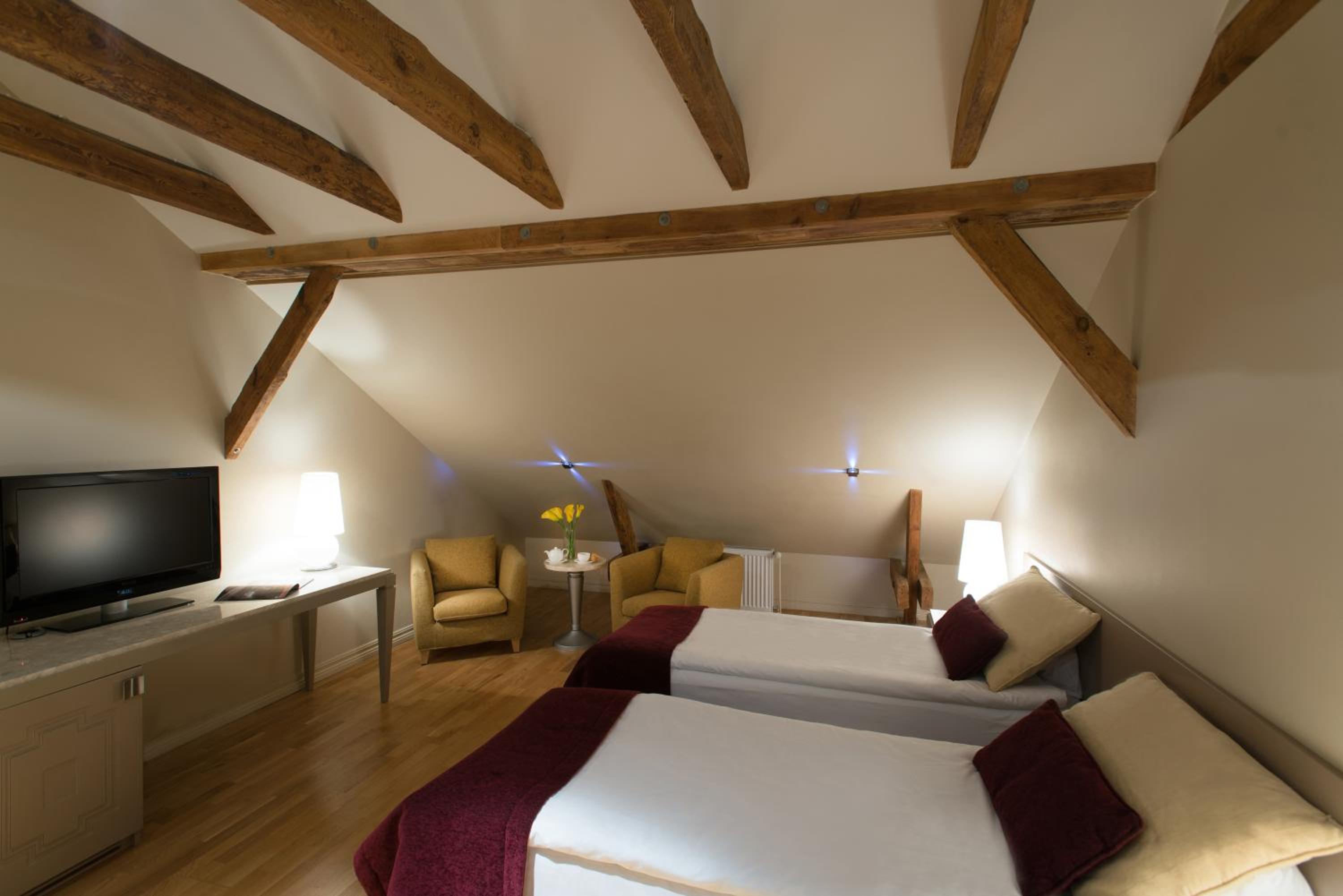 Standard Twin Room - Photo 1