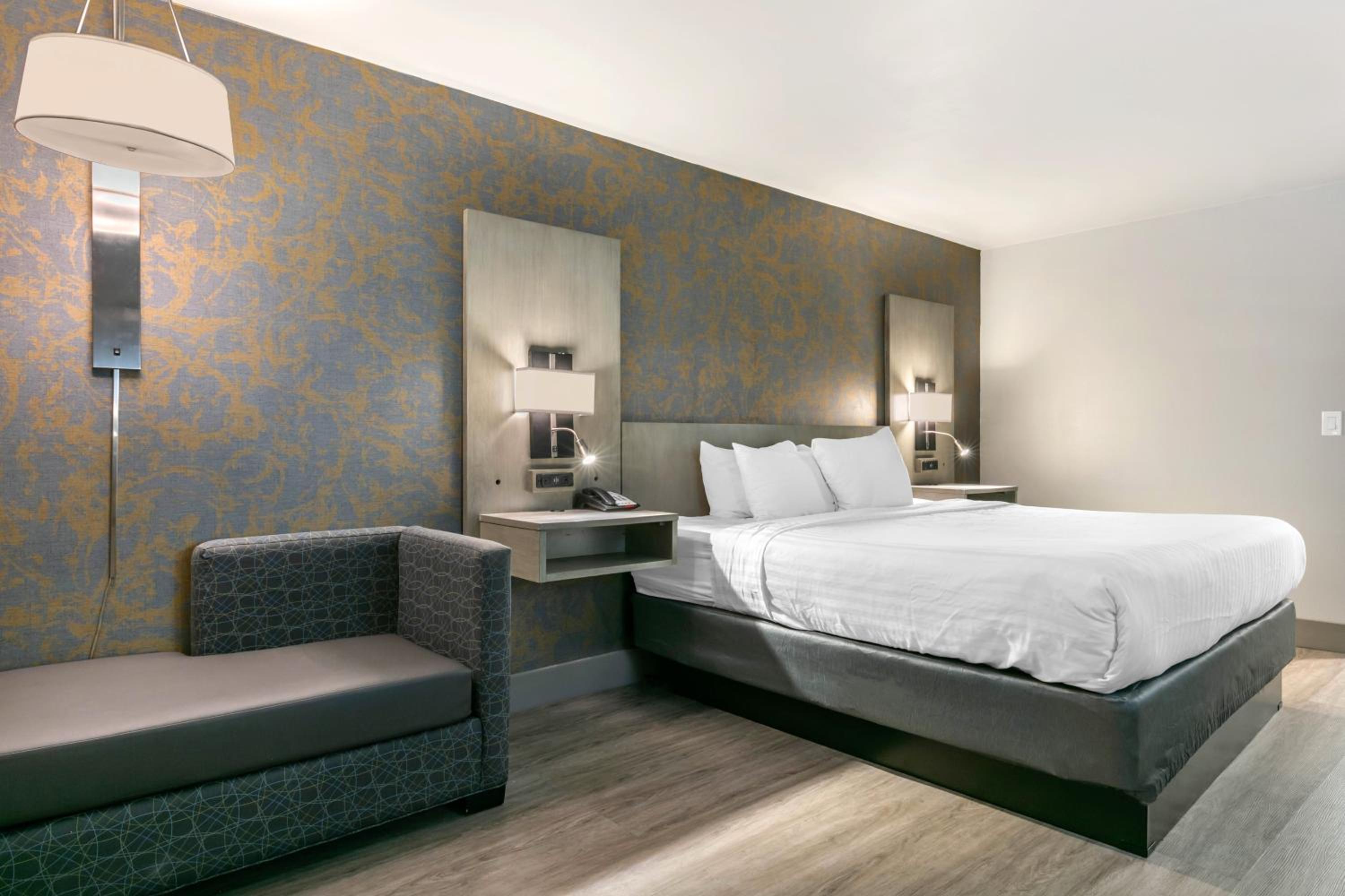 King Room - Accessible/Non-Smoking - Photo 1