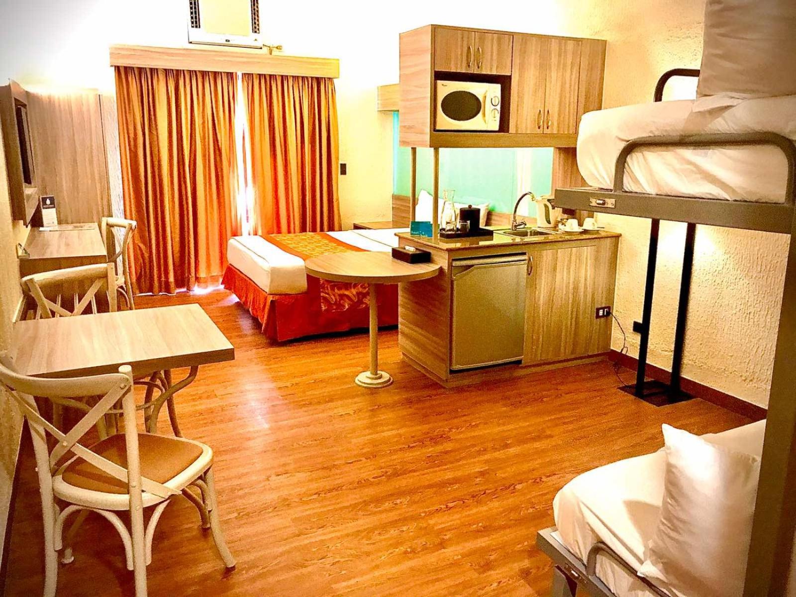1 Queen Bed Suite, Non-Smoking - Photo 6