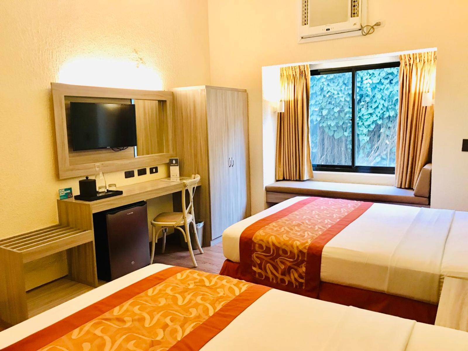 2 Queen Beds Room, Non-Smoking - Photo 9