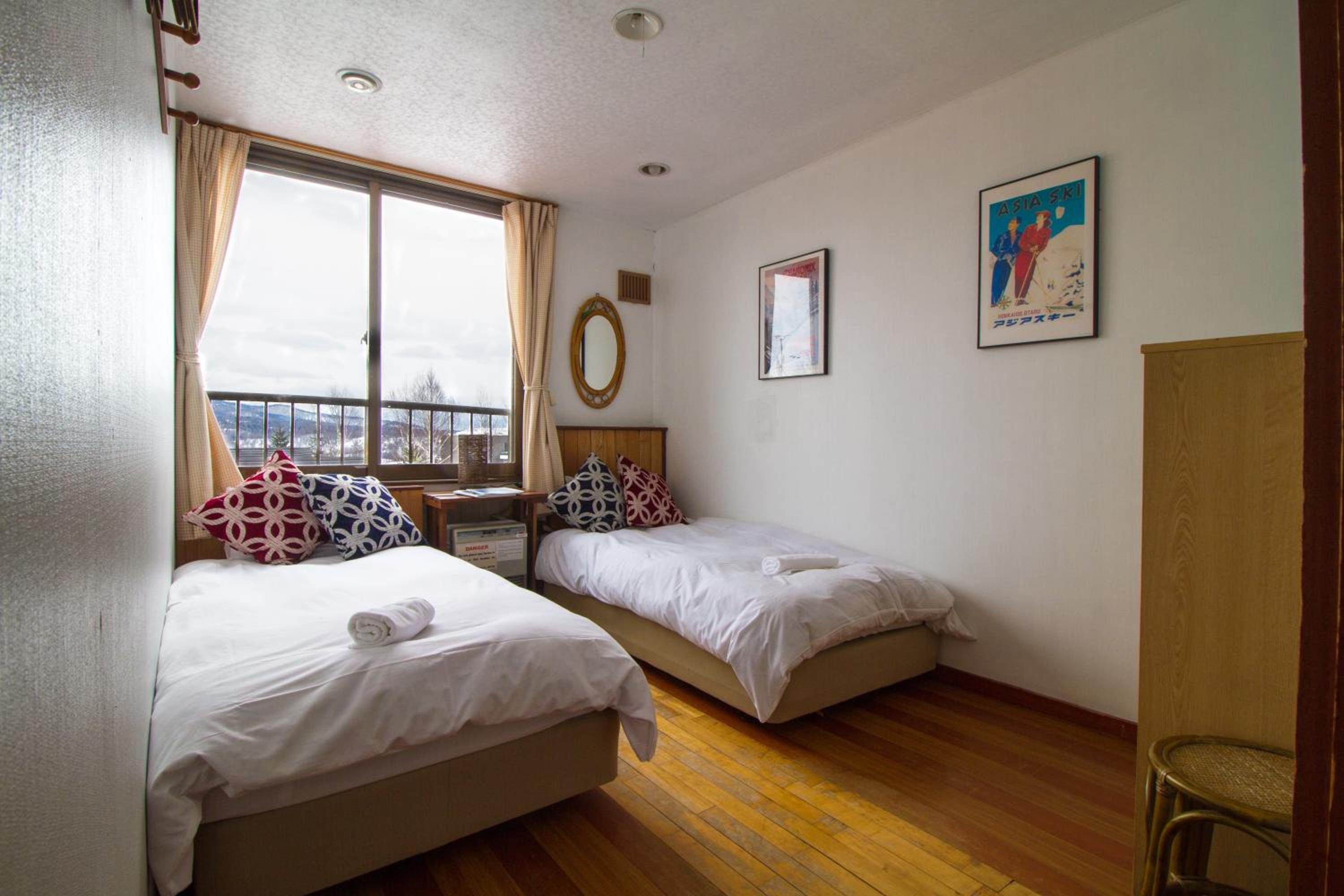 Standard Twin Room with Mountain View photo 1