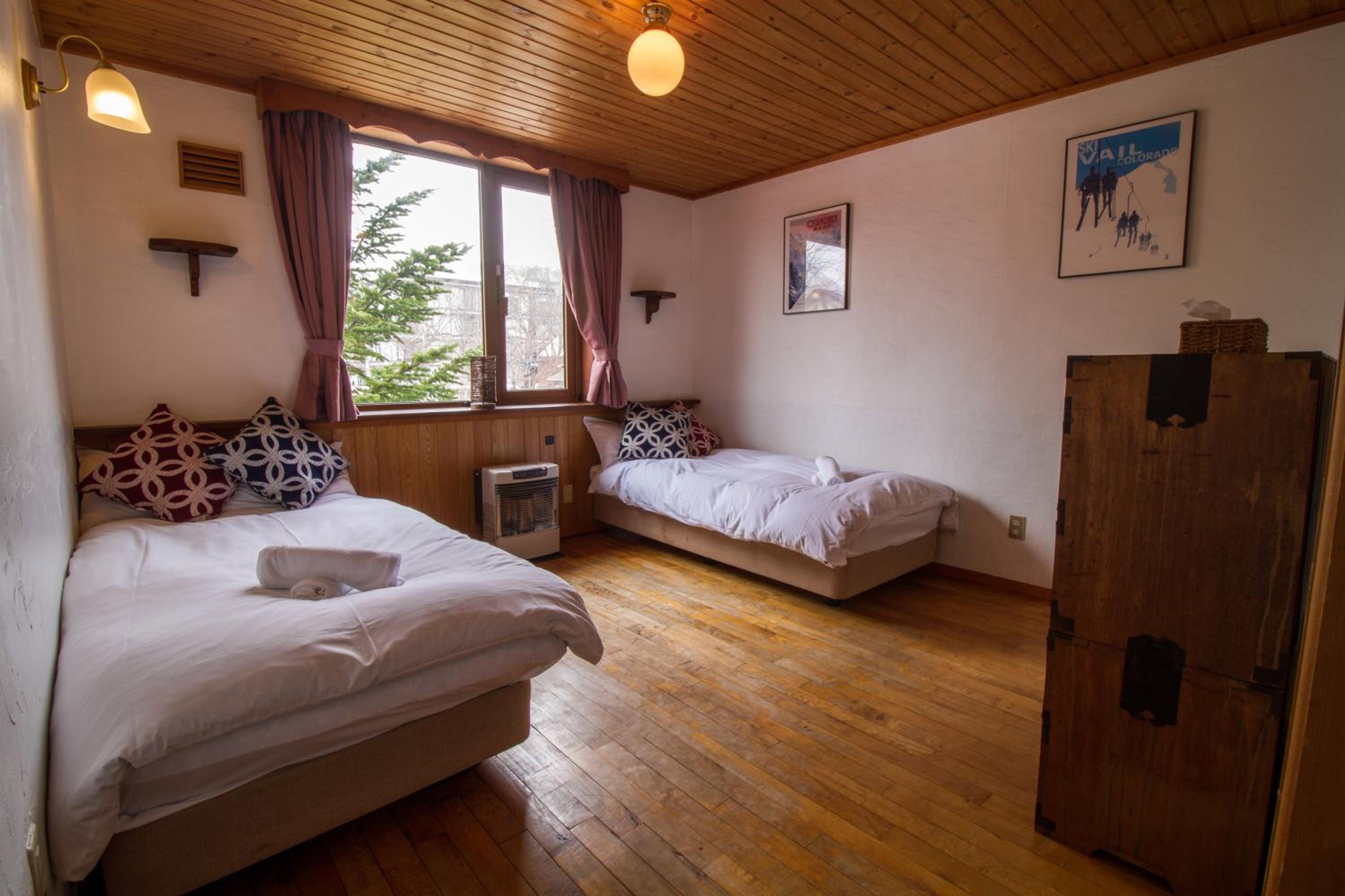 Standard Twin Room with Mountain View photo 2