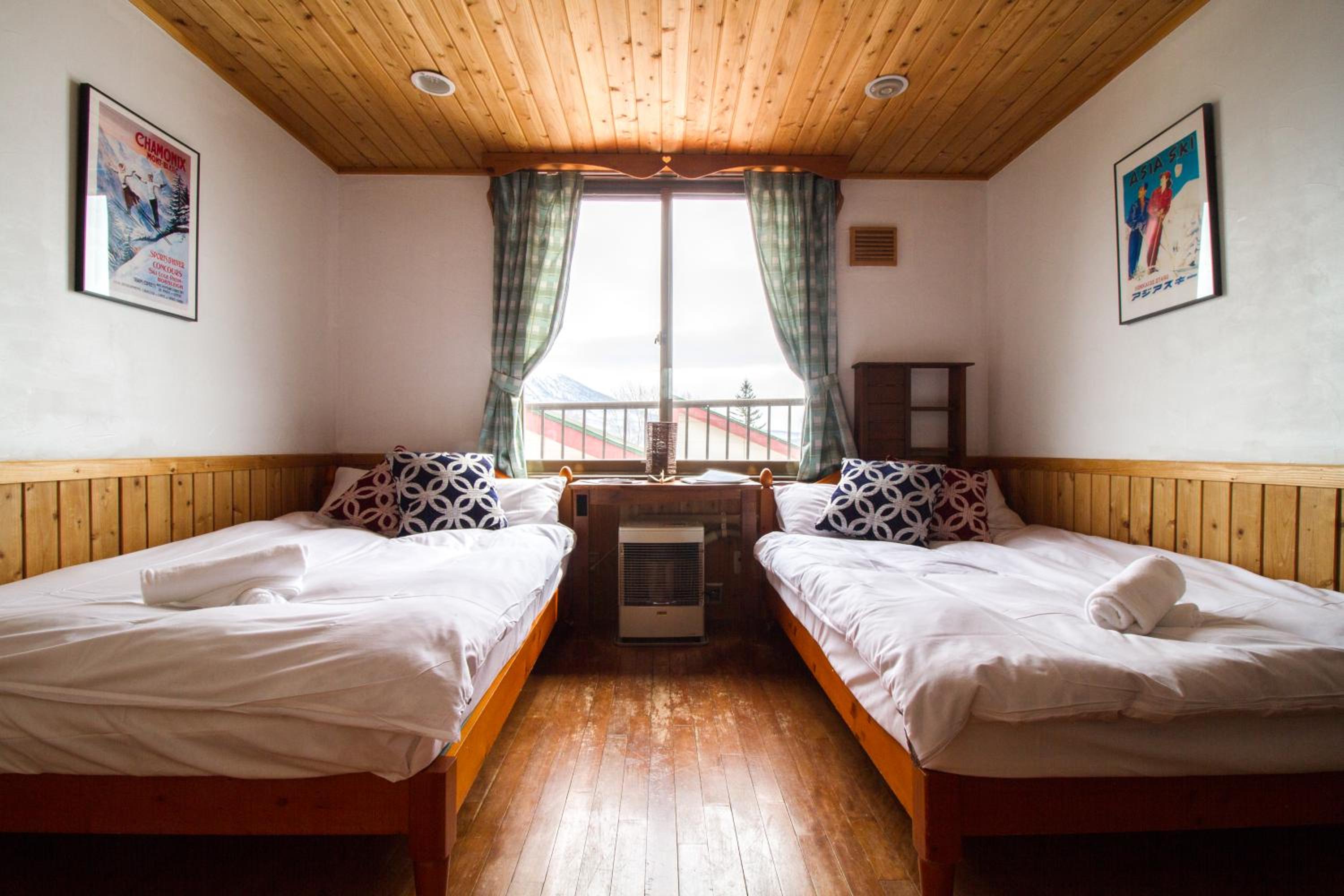Standard Twin Room with Mountain View photo 3