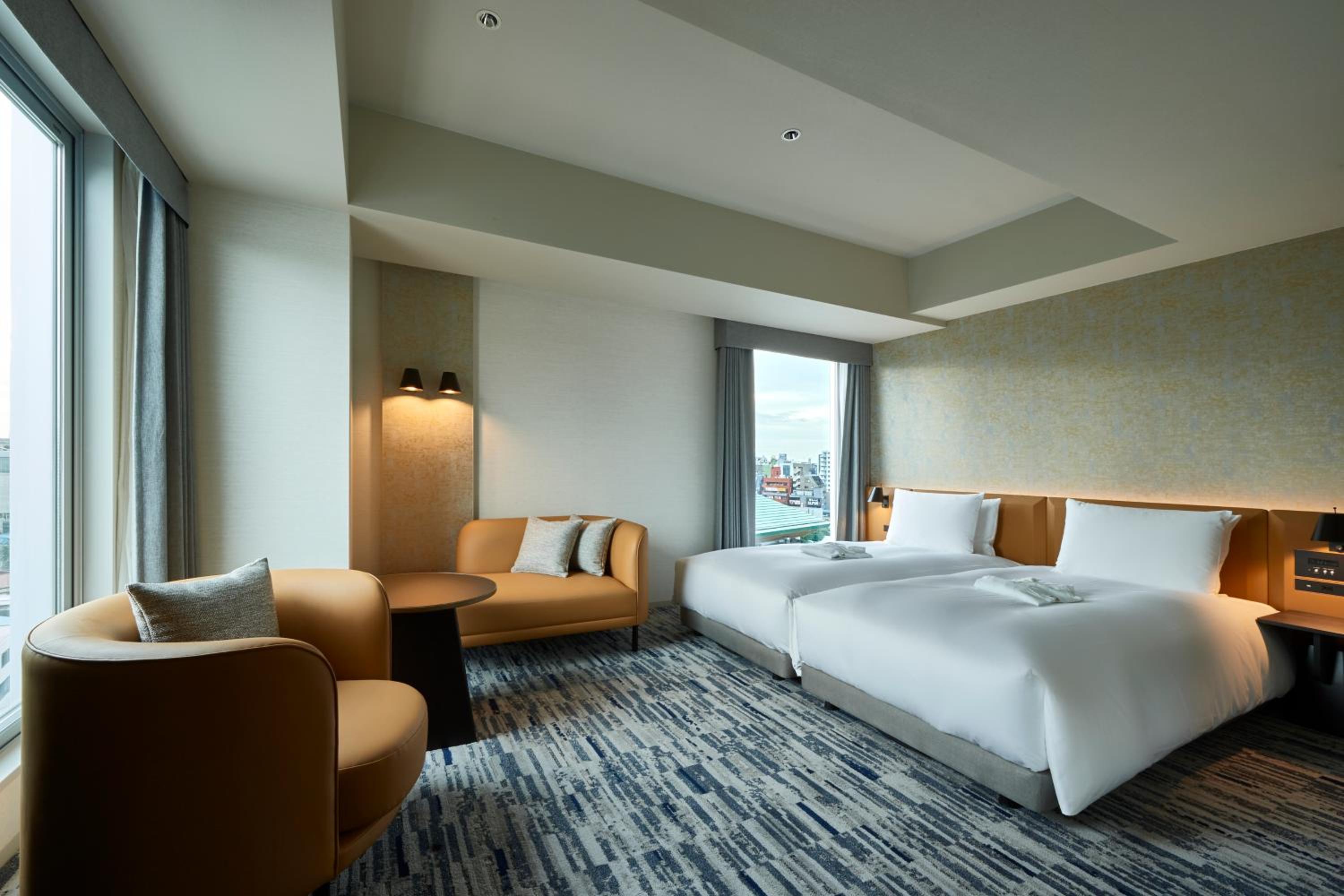 Superior Corner Hollywood Twin Room with View - Smoking (E-Cigarets Only)