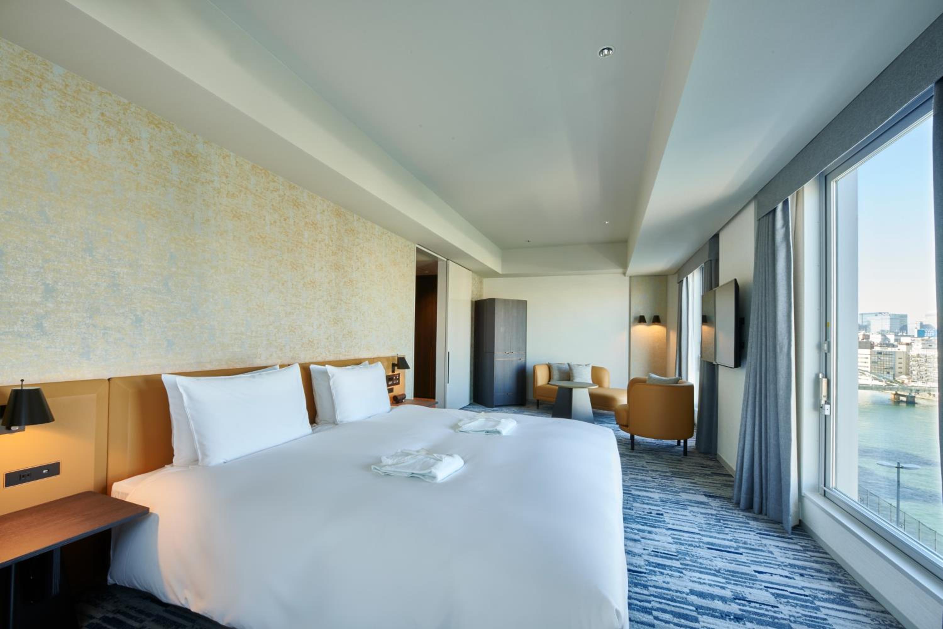 Deluxe King Room - Non-Smoking 