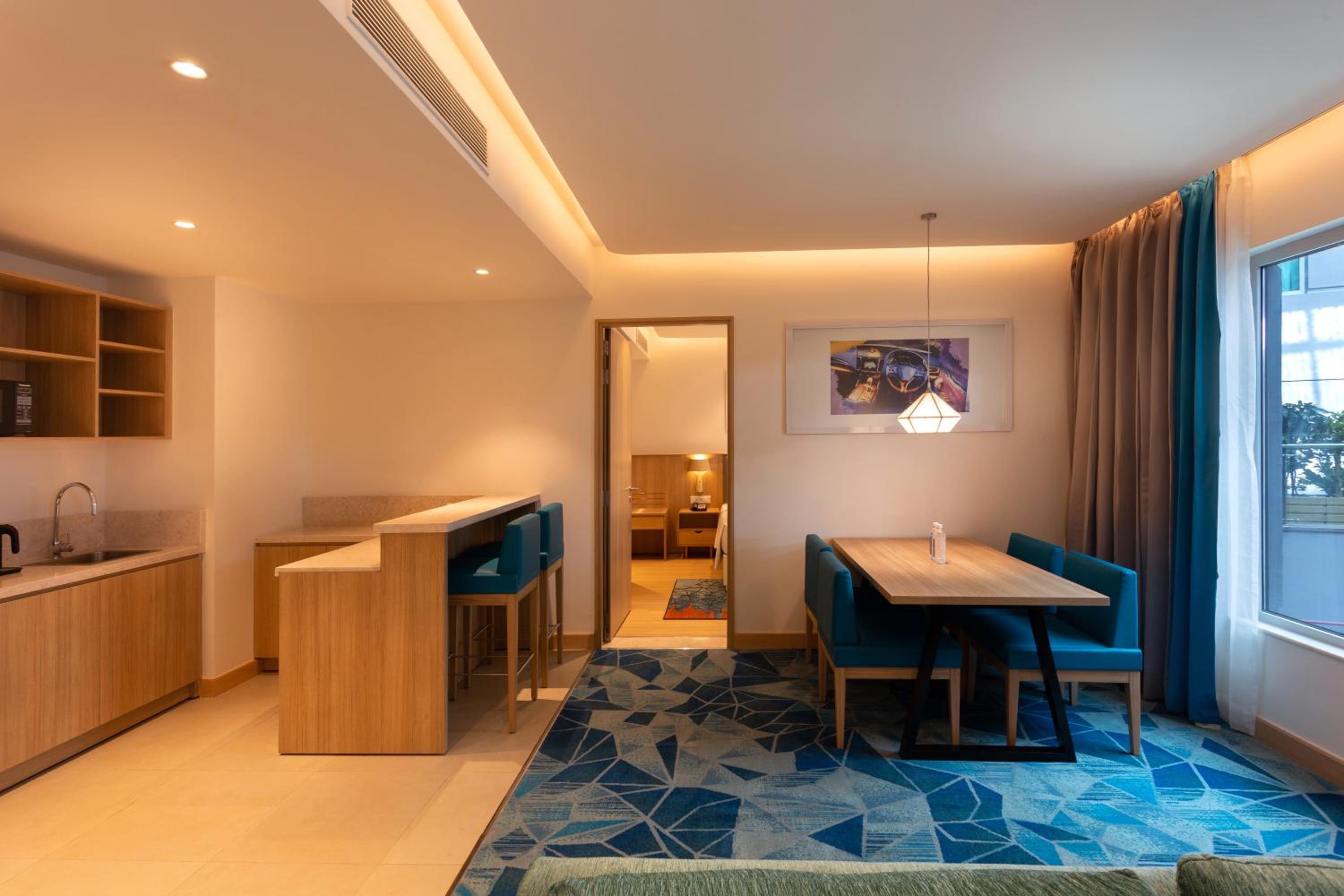 Three-Bedroom Queen Suite - Photo 2