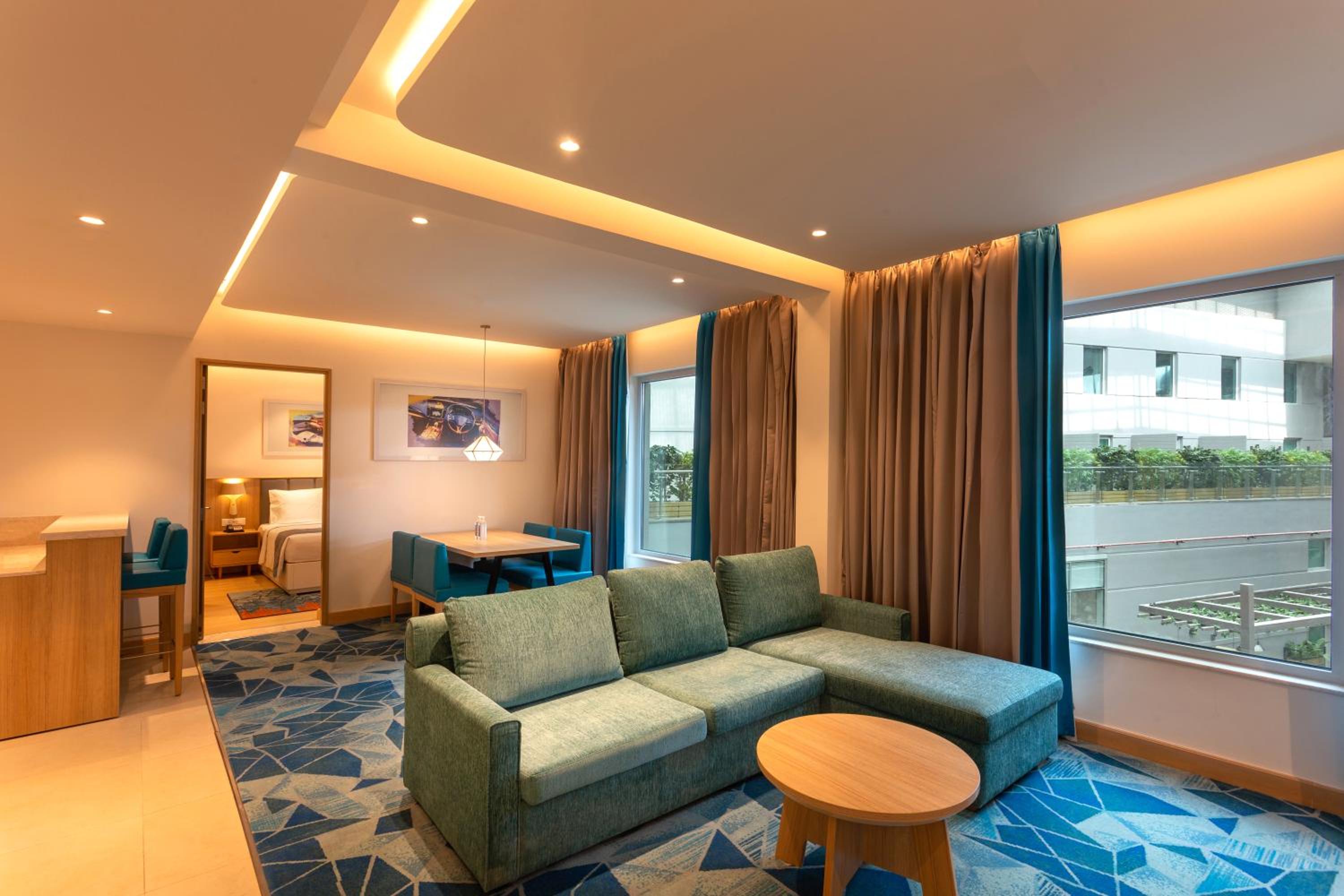 Three-Bedroom Queen Suite - Photo 3