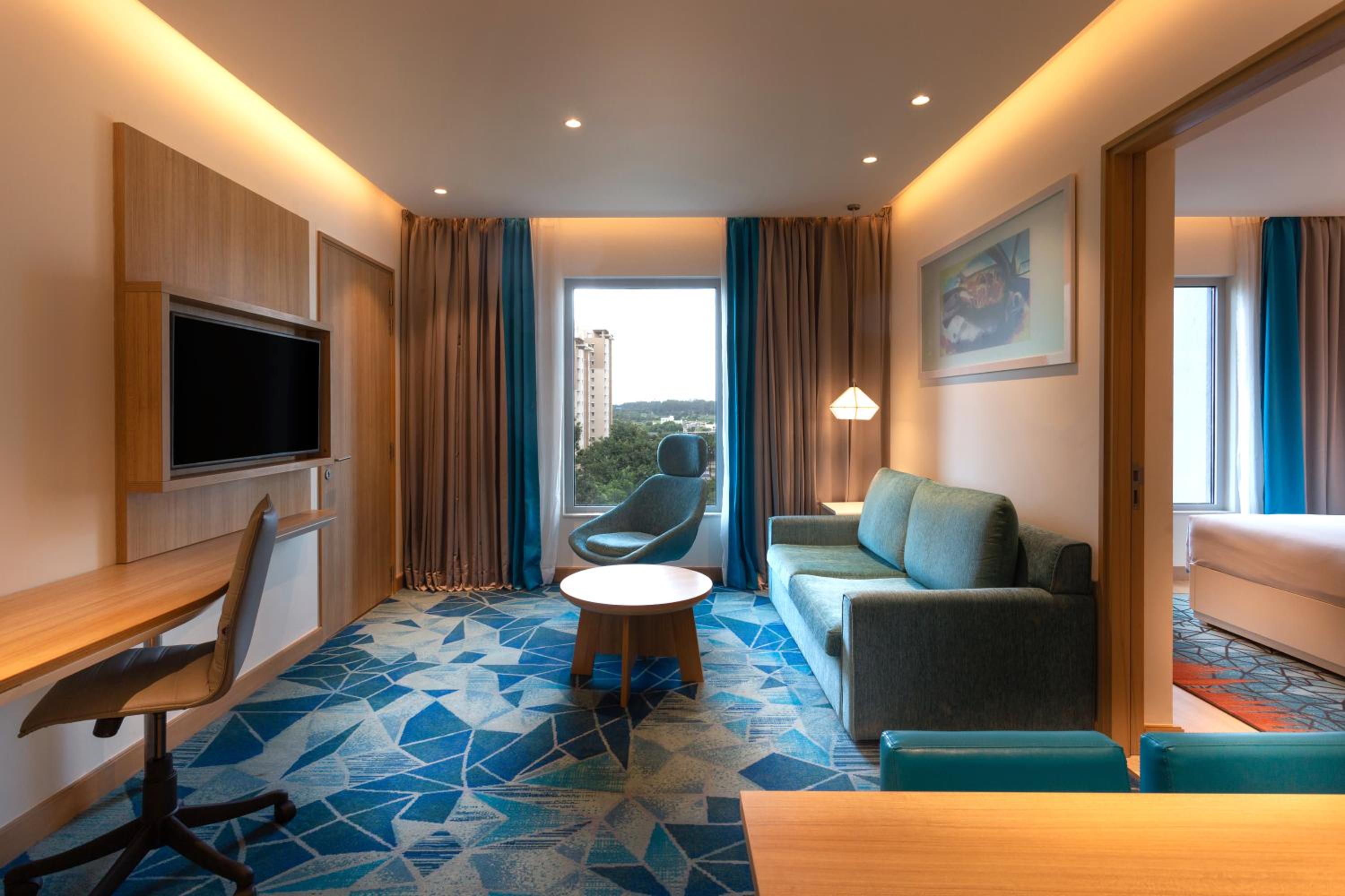 Two-Bedroom Queen Suite - Photo 3