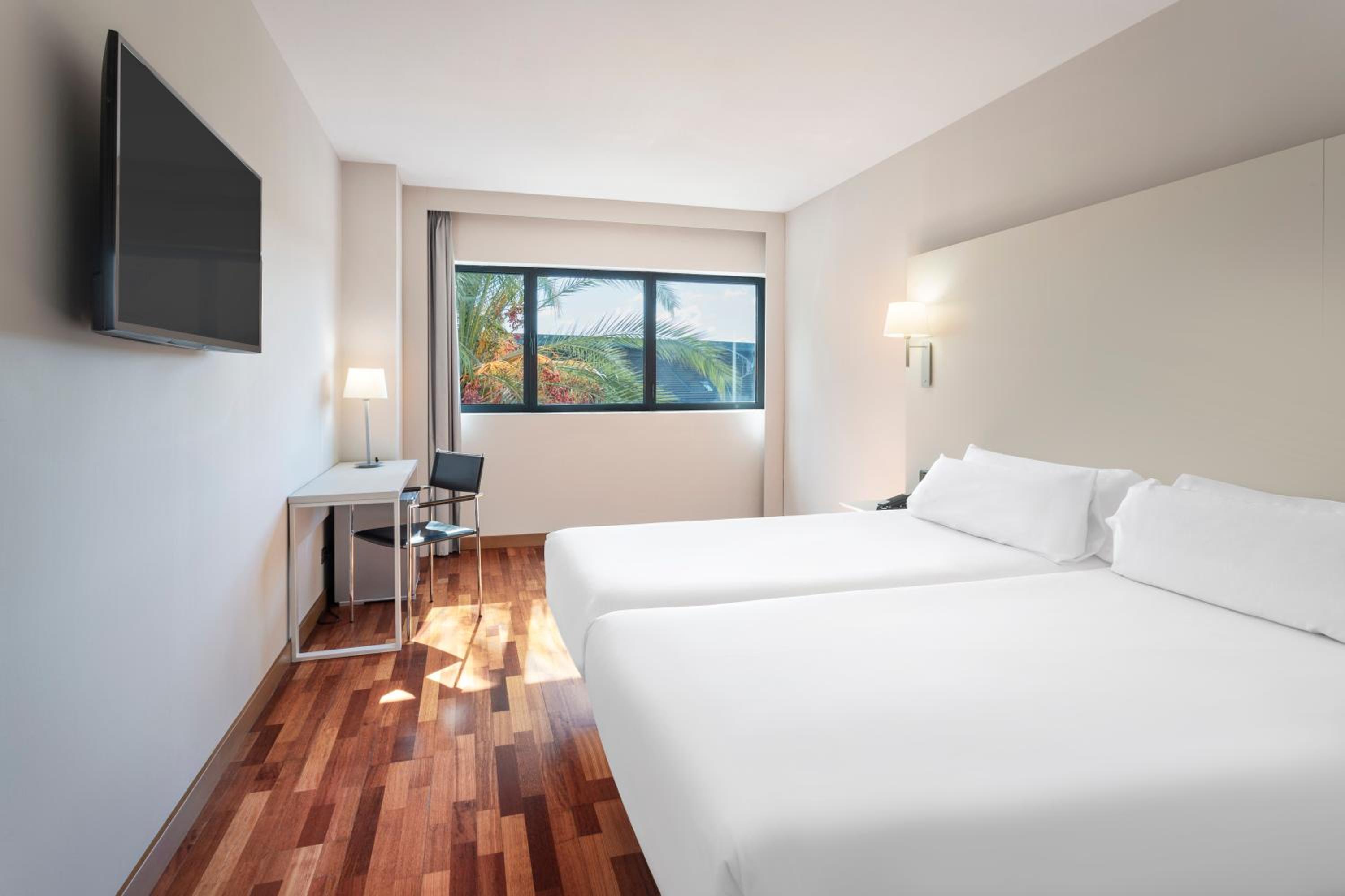Twin Room - Photo 2