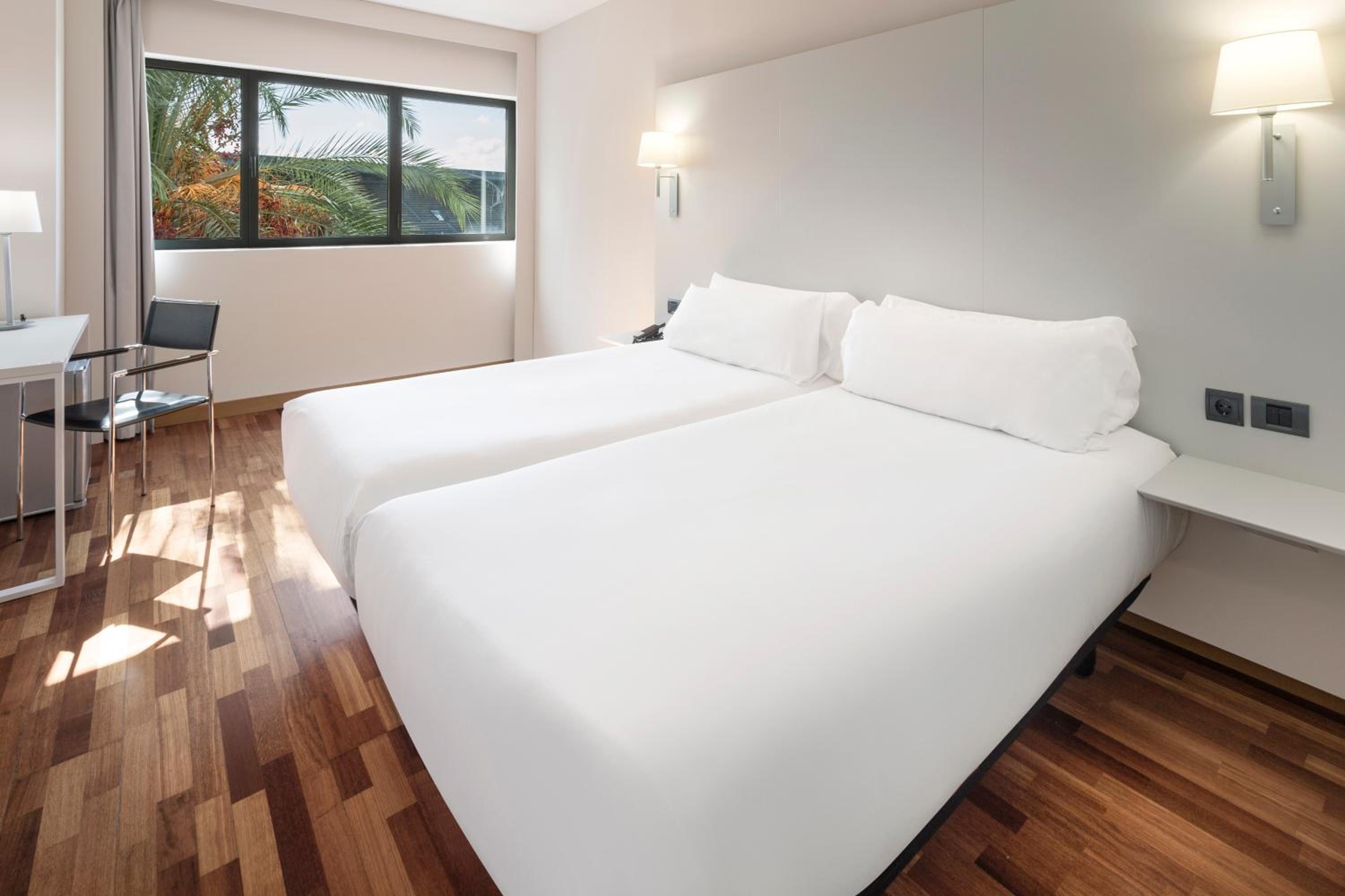 Twin Room - Photo 3