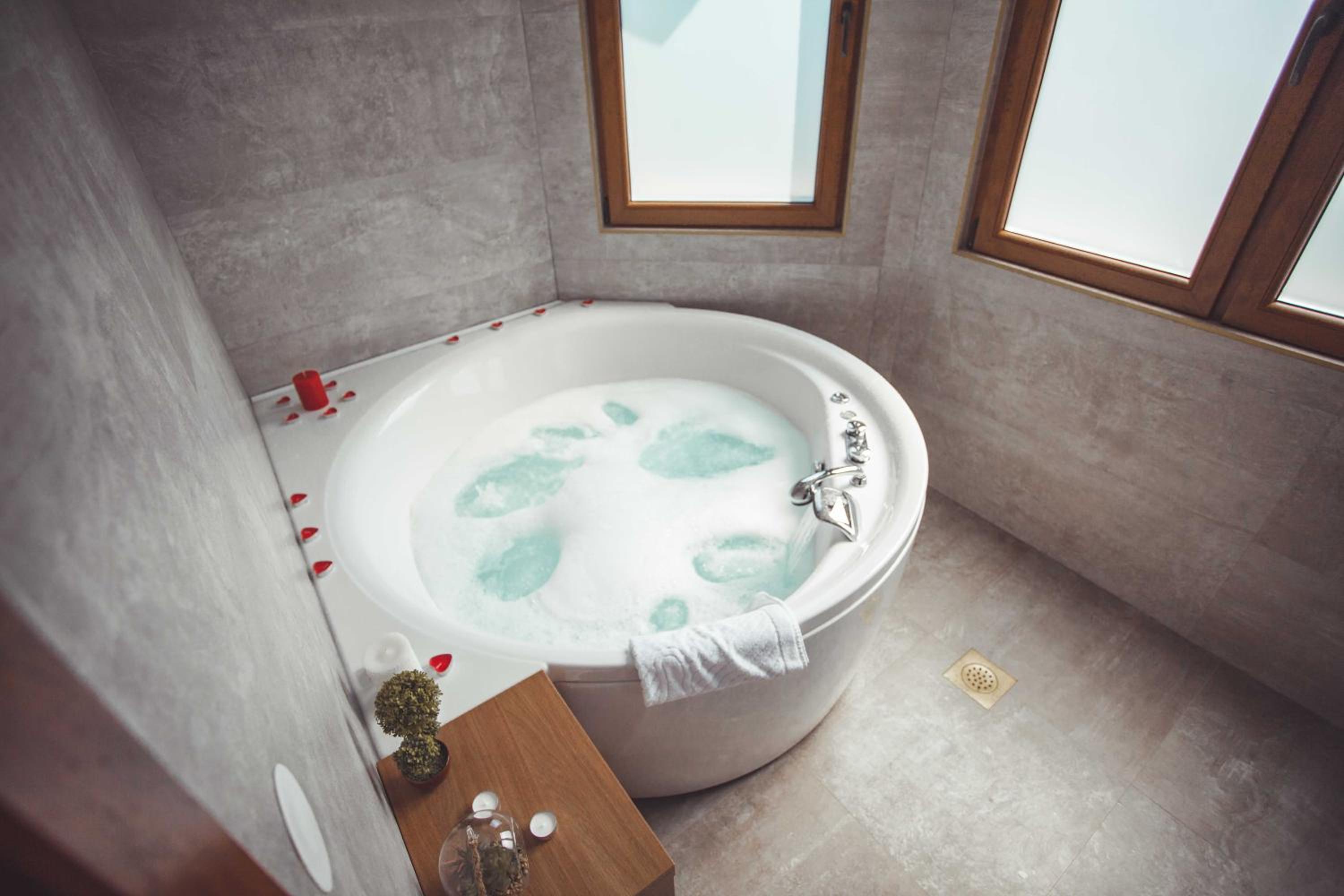 Suite with Spa Bath - Photo 28