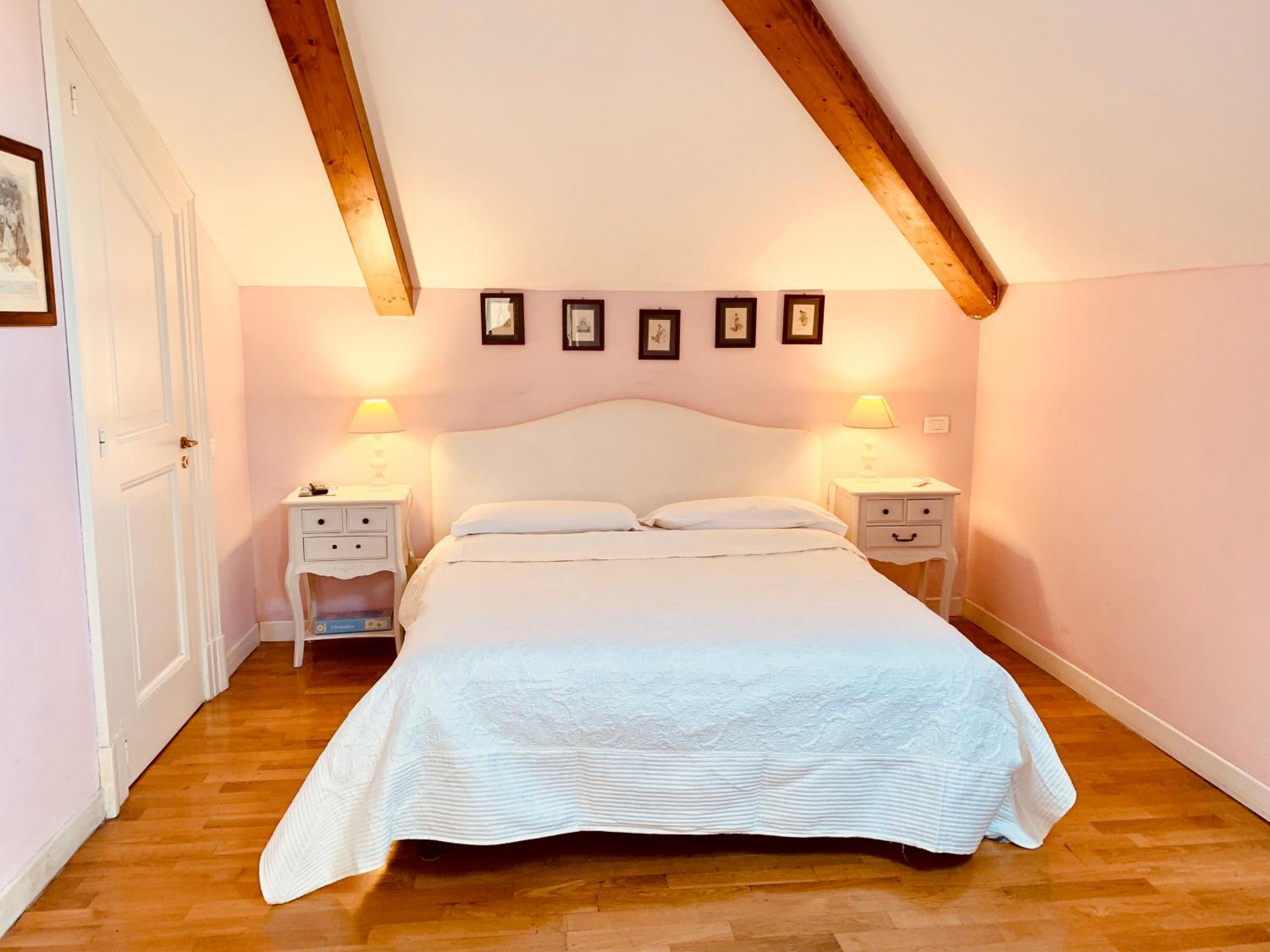 Standard Double Room - Photo 6