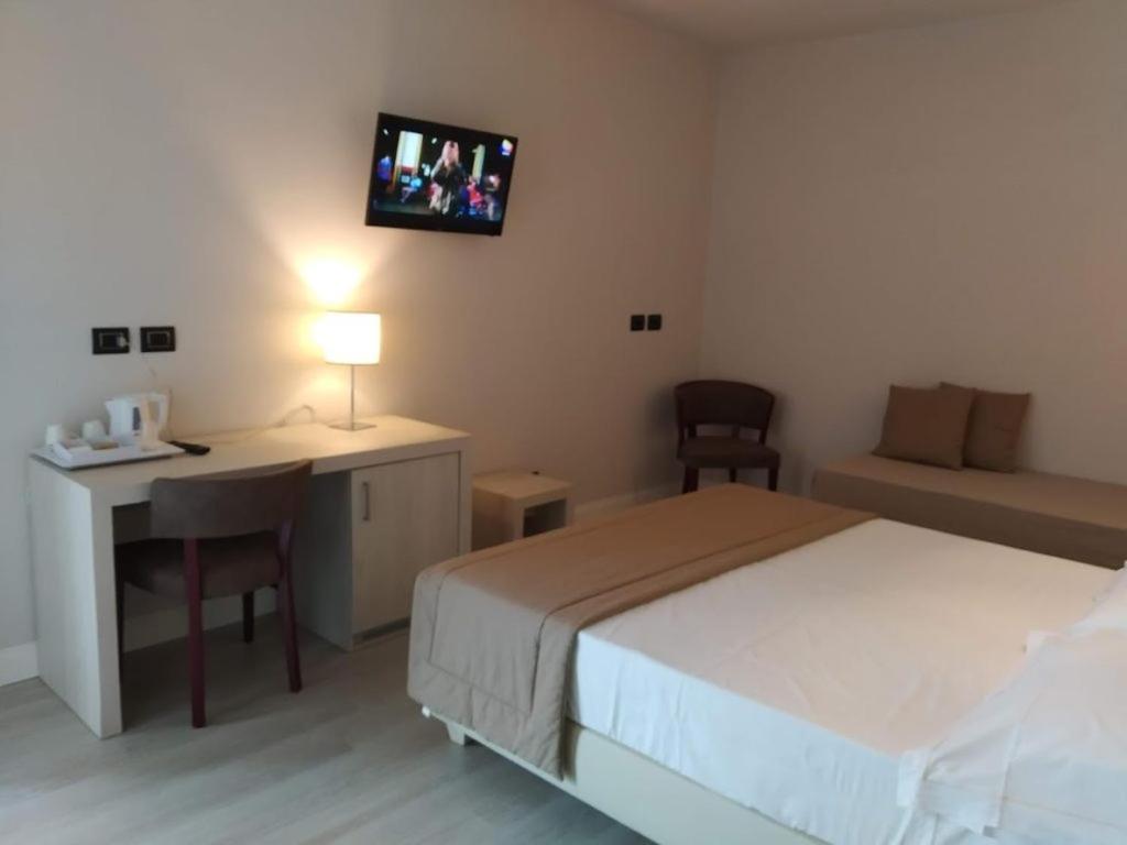Superior Triple Room - Photo 3