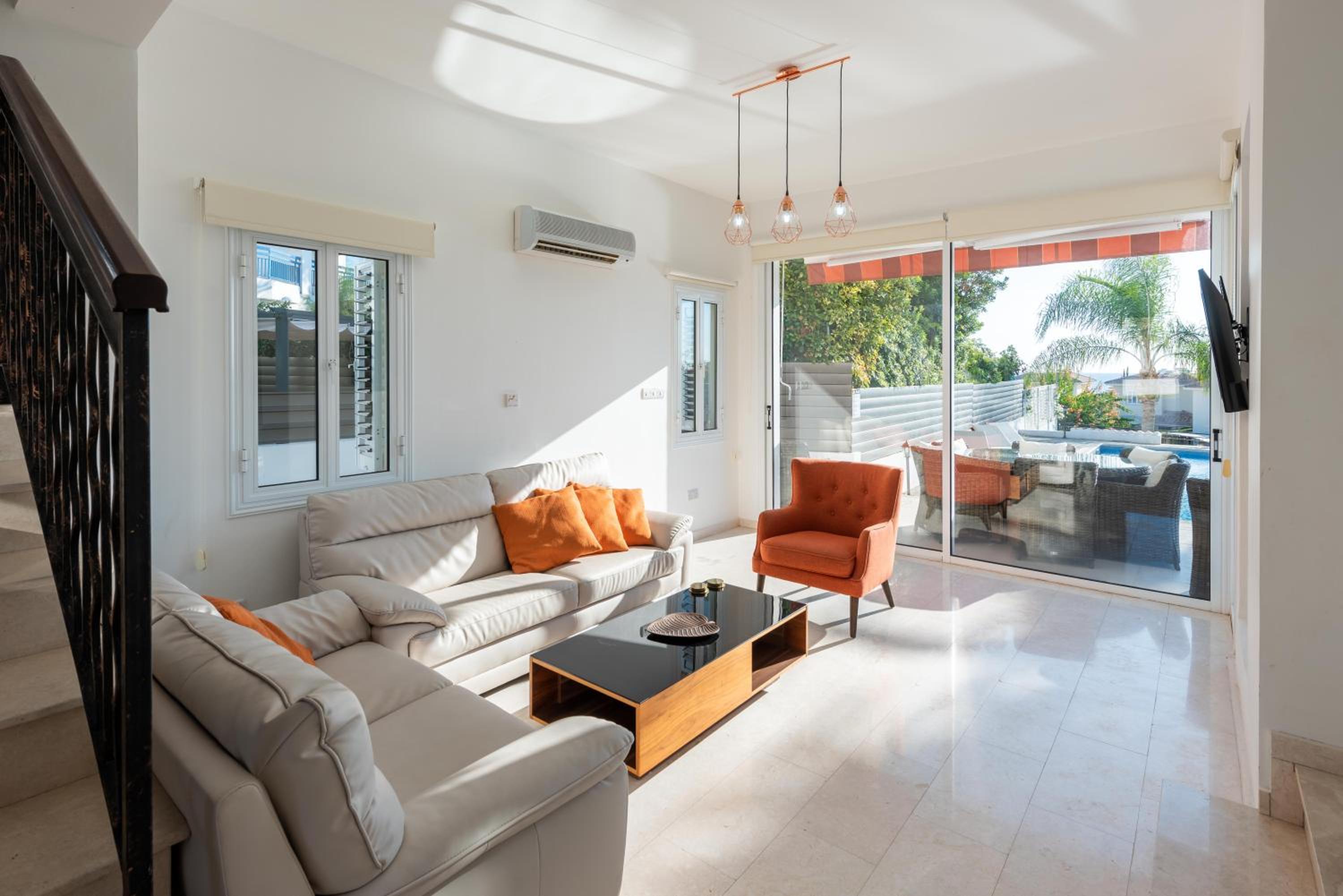 Five-Bedroom Villa with Private Pool & Sea View photo 1