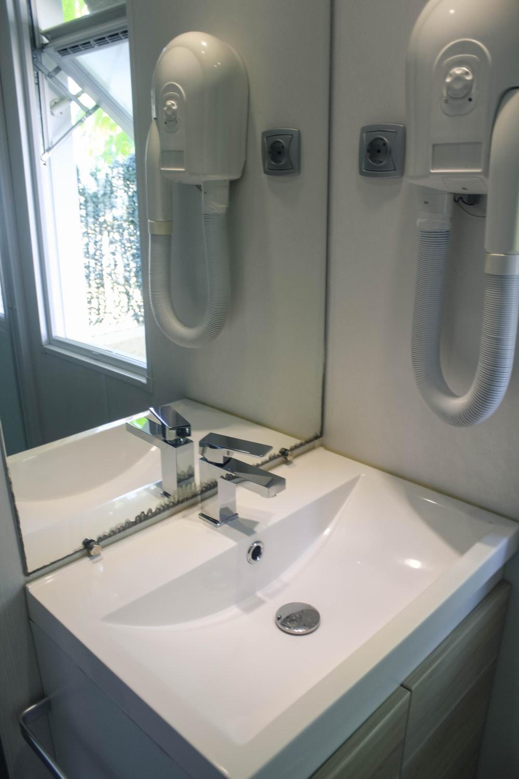 Two-Bedroom Bungalow (4 Adults) photo 3