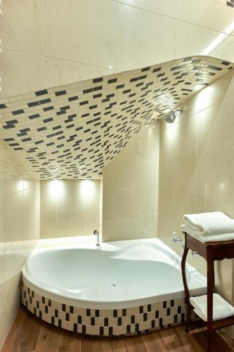 Large Double or Twin Room