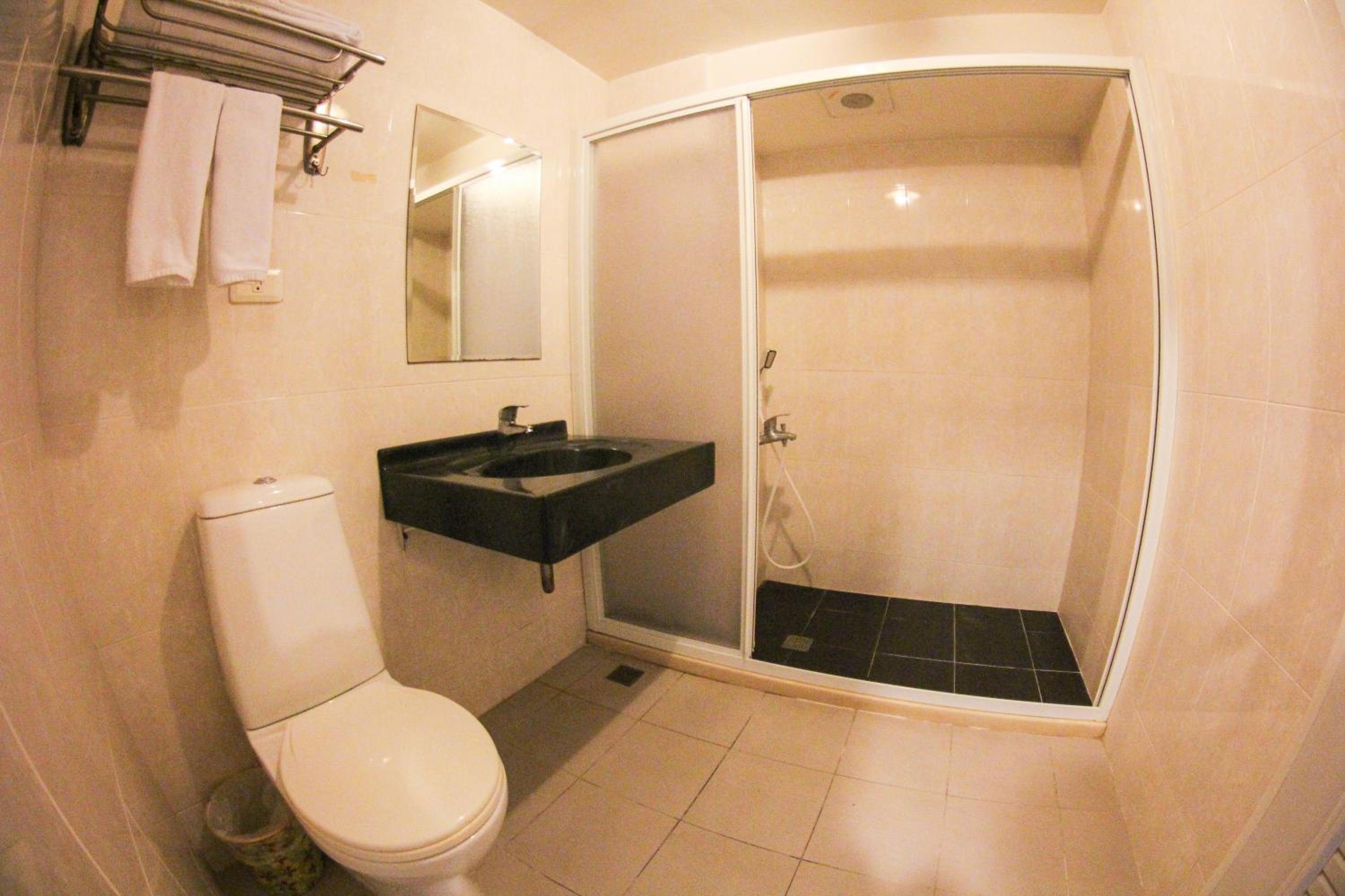Standard Twin Room - Photo 6