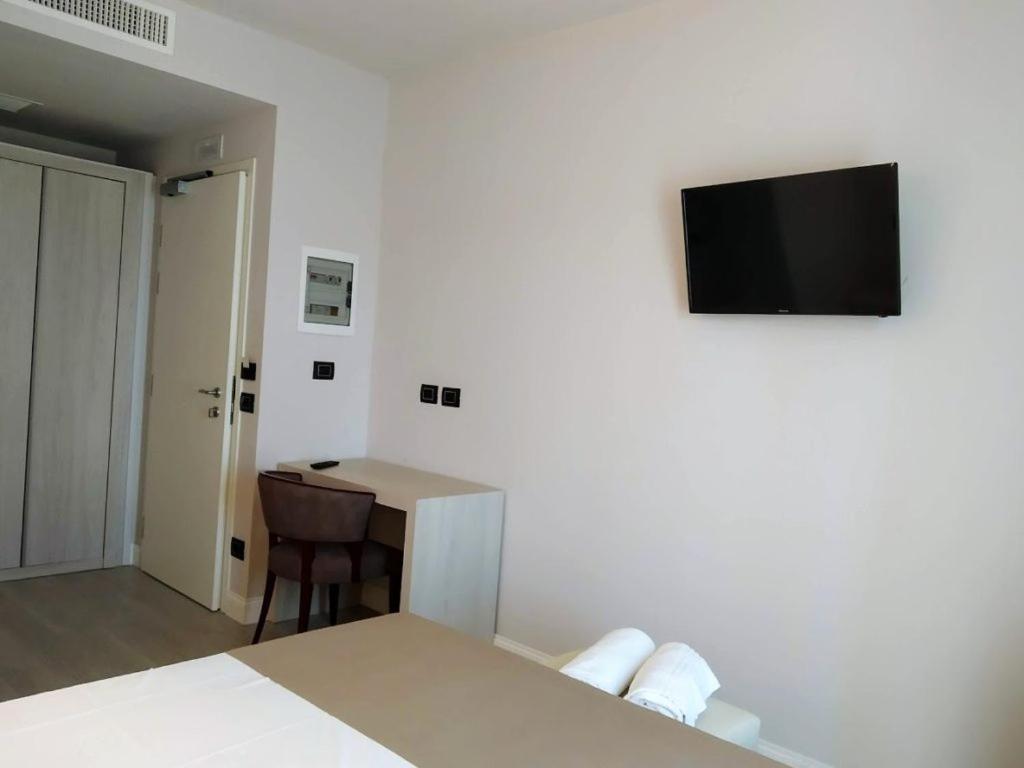 Double Room - Photo 2