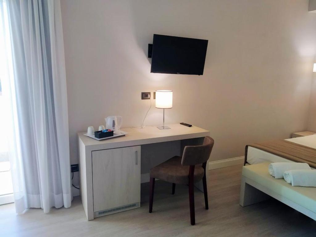 Deluxe Double Room - Photo 8