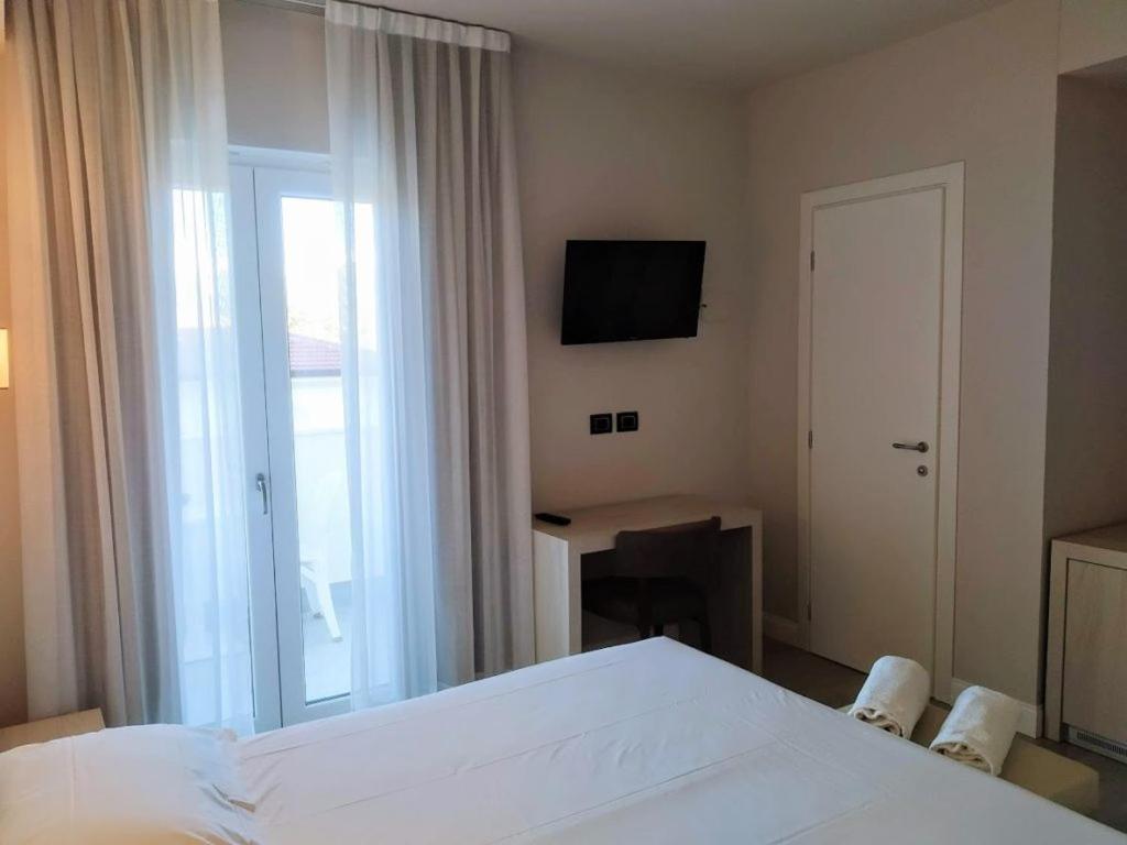Double Room - Photo 3