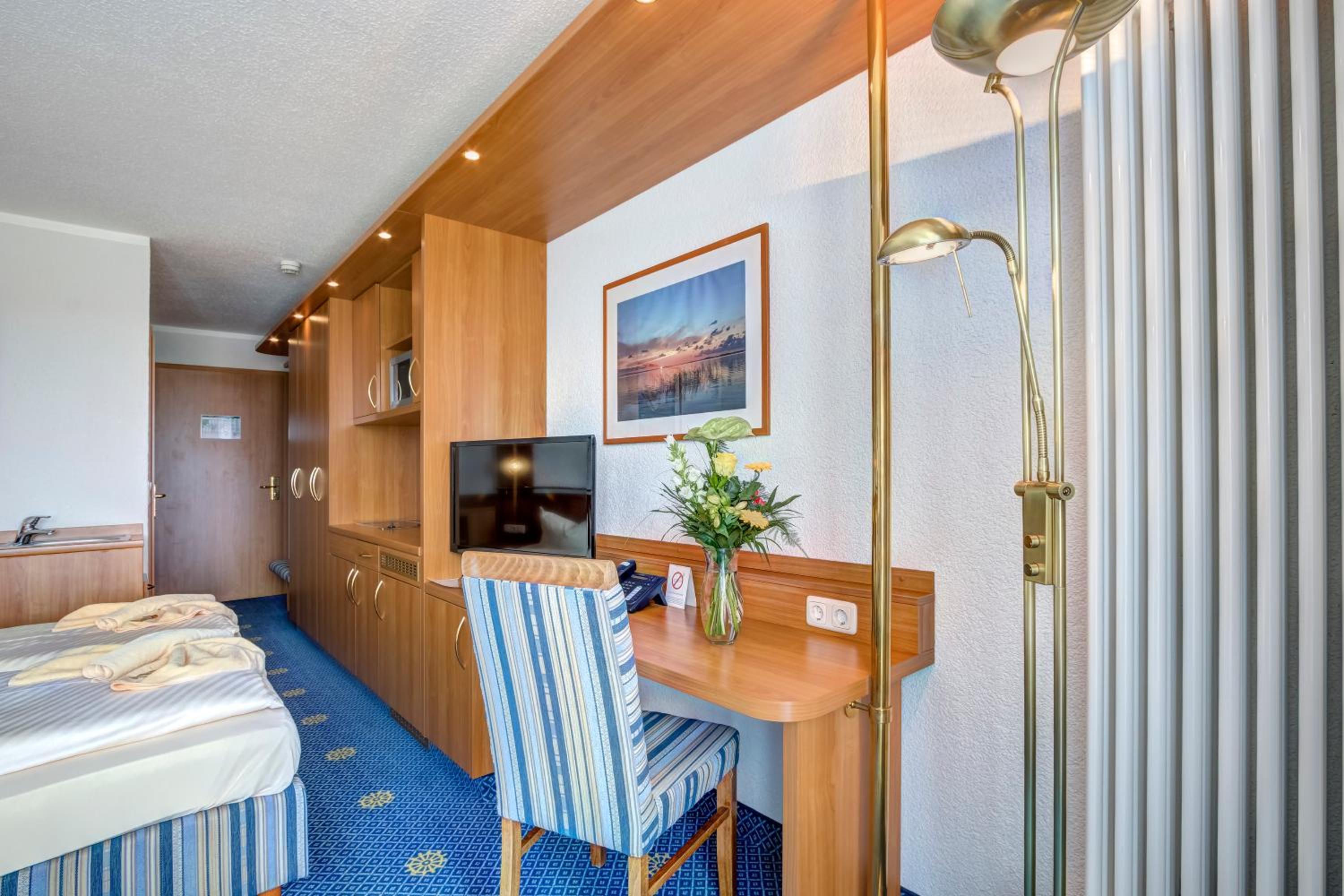One-Bedroom Apartment with Terrace or Balcony - Photo 7