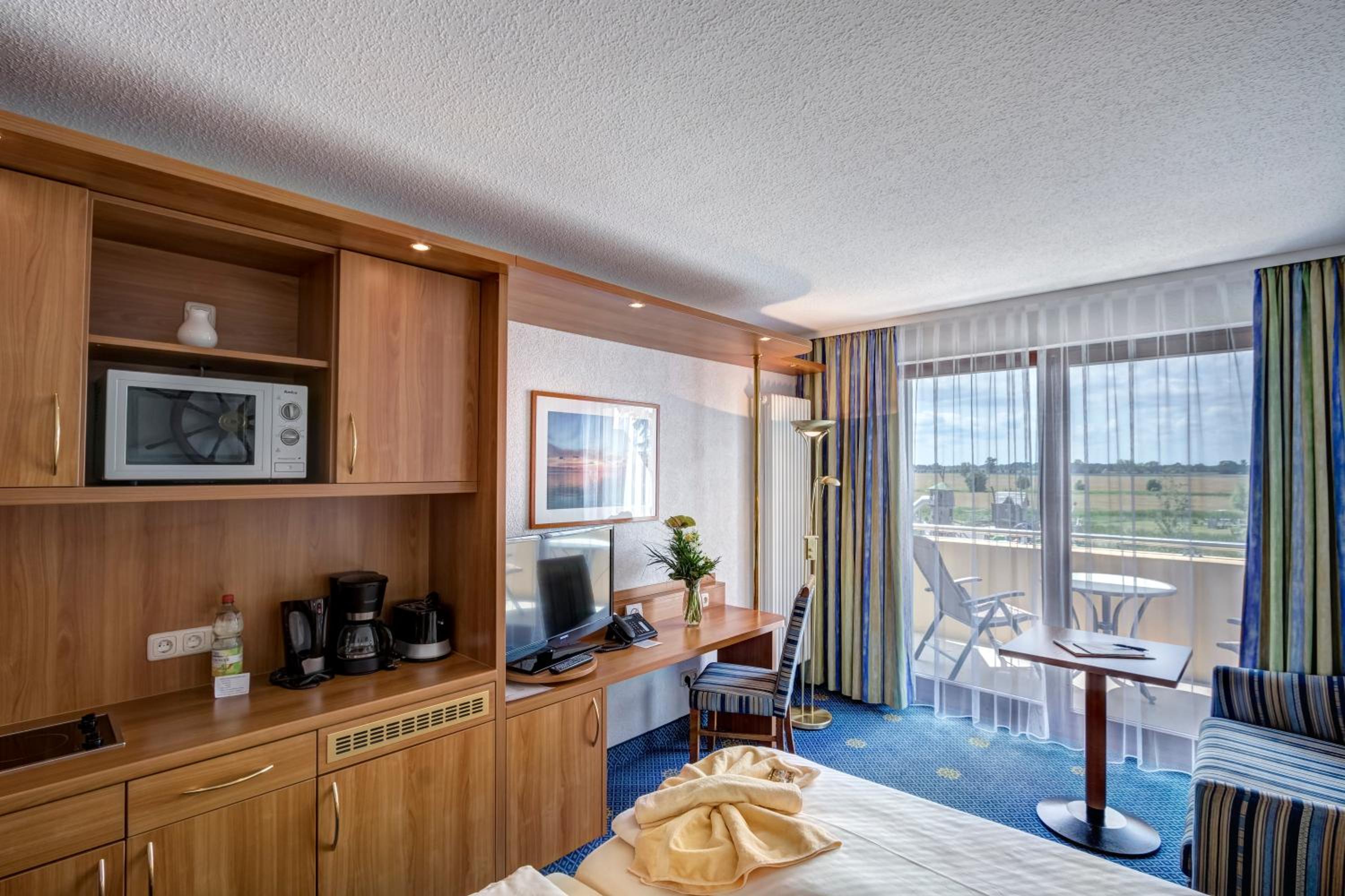 One-Bedroom Apartment with Terrace or Balcony - Photo 8