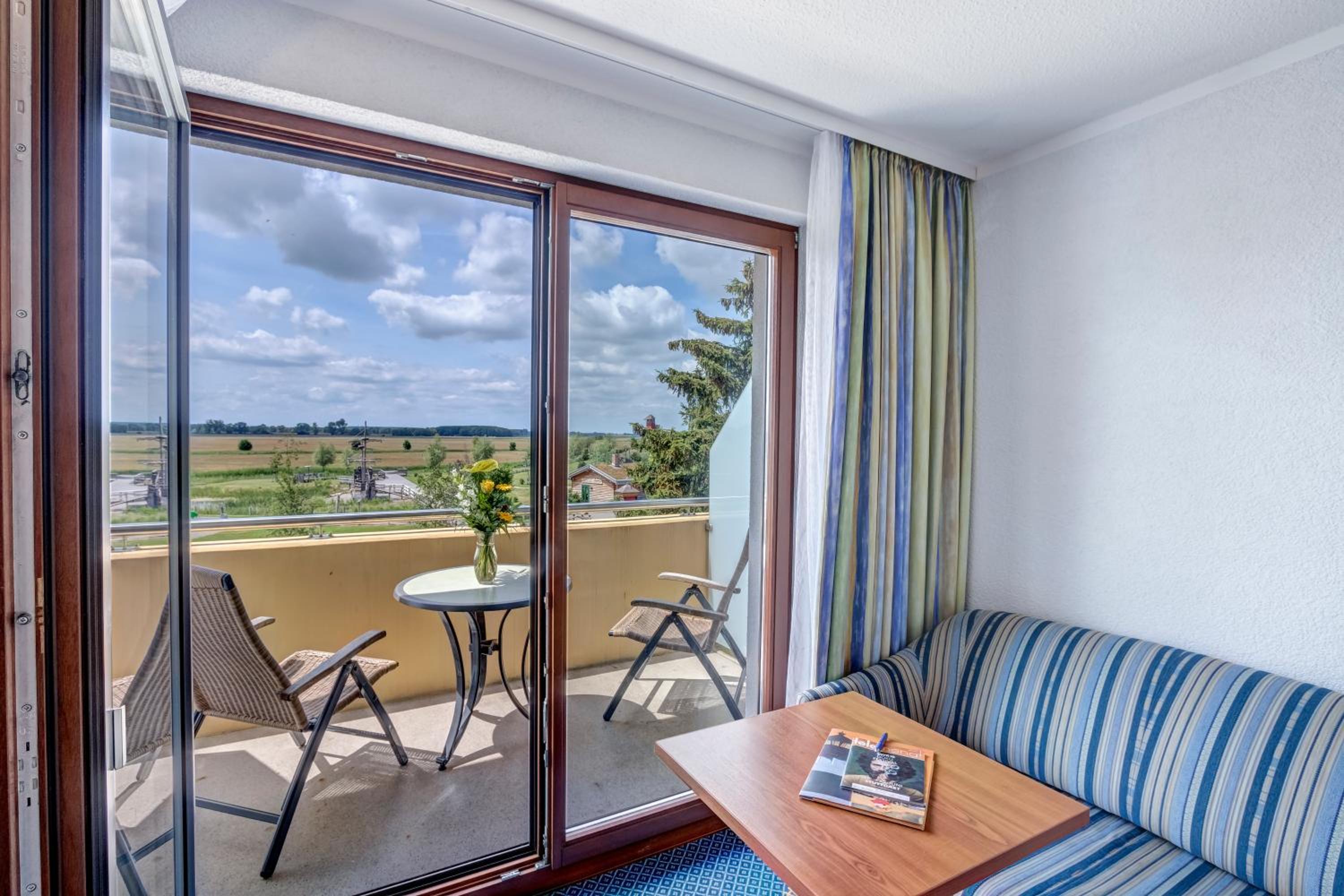 One-Bedroom Apartment with Terrace or Balcony - Photo 5