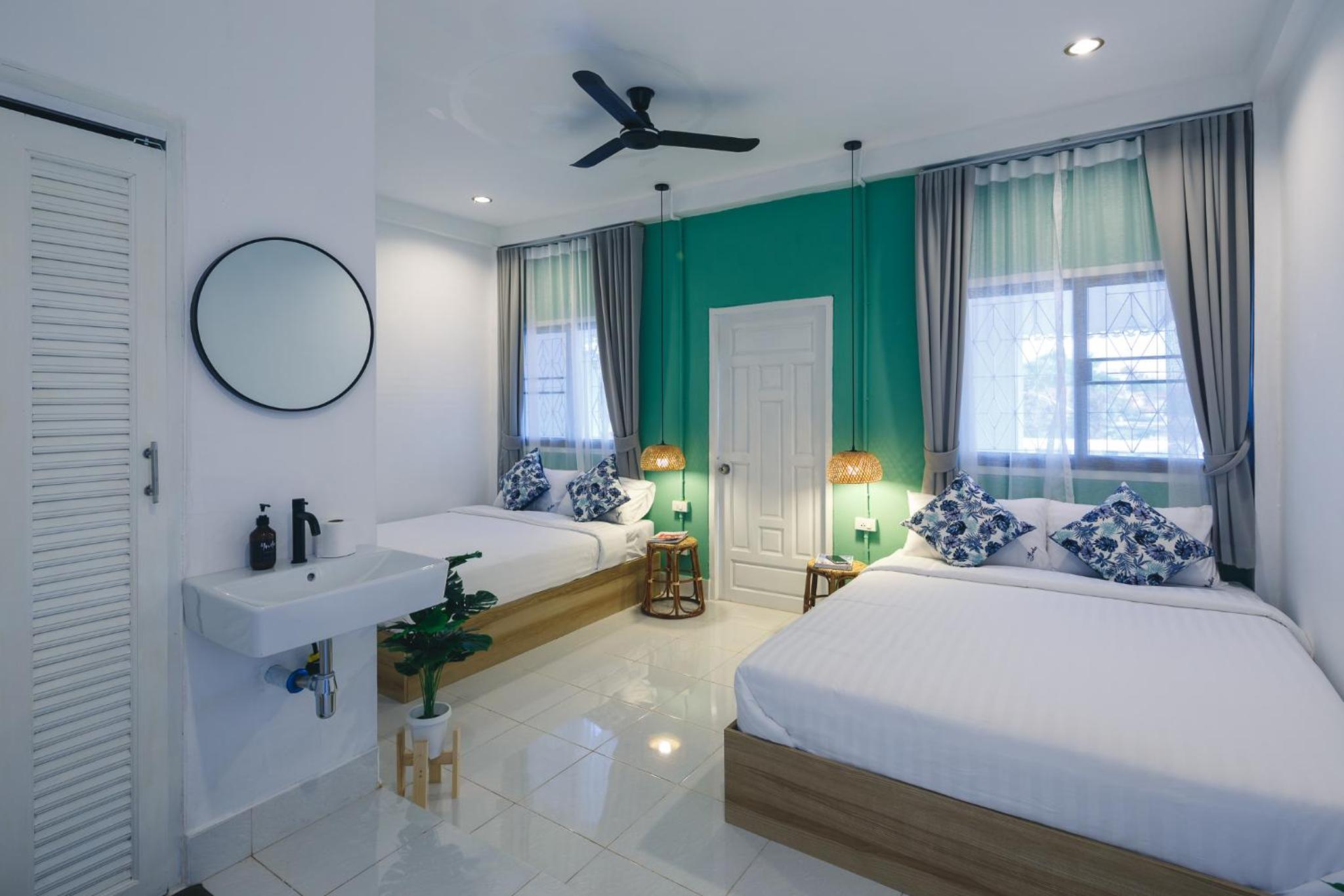 Family Room with Balcony - Photo 5