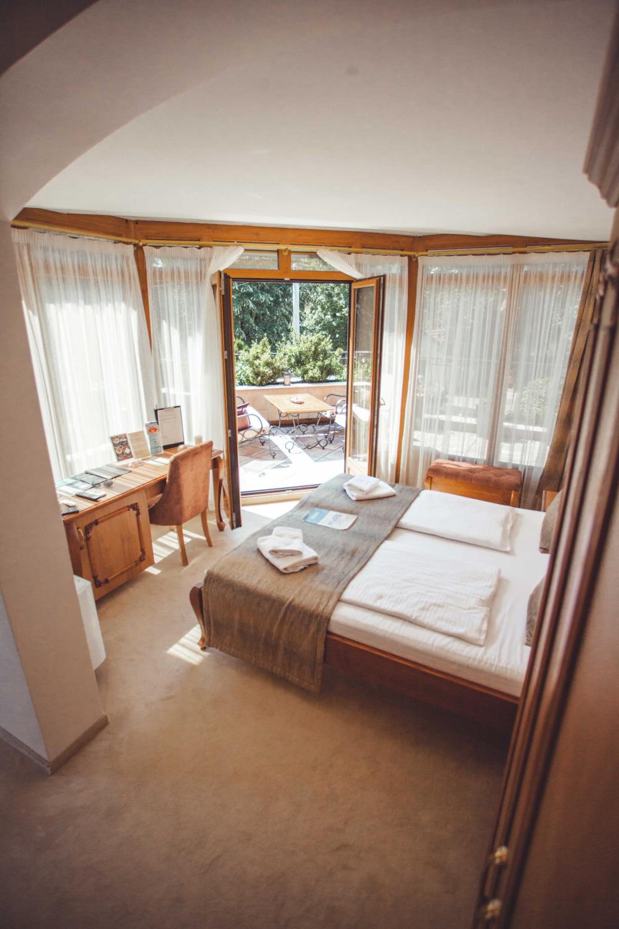 Suite with Spa Bath - Photo 35