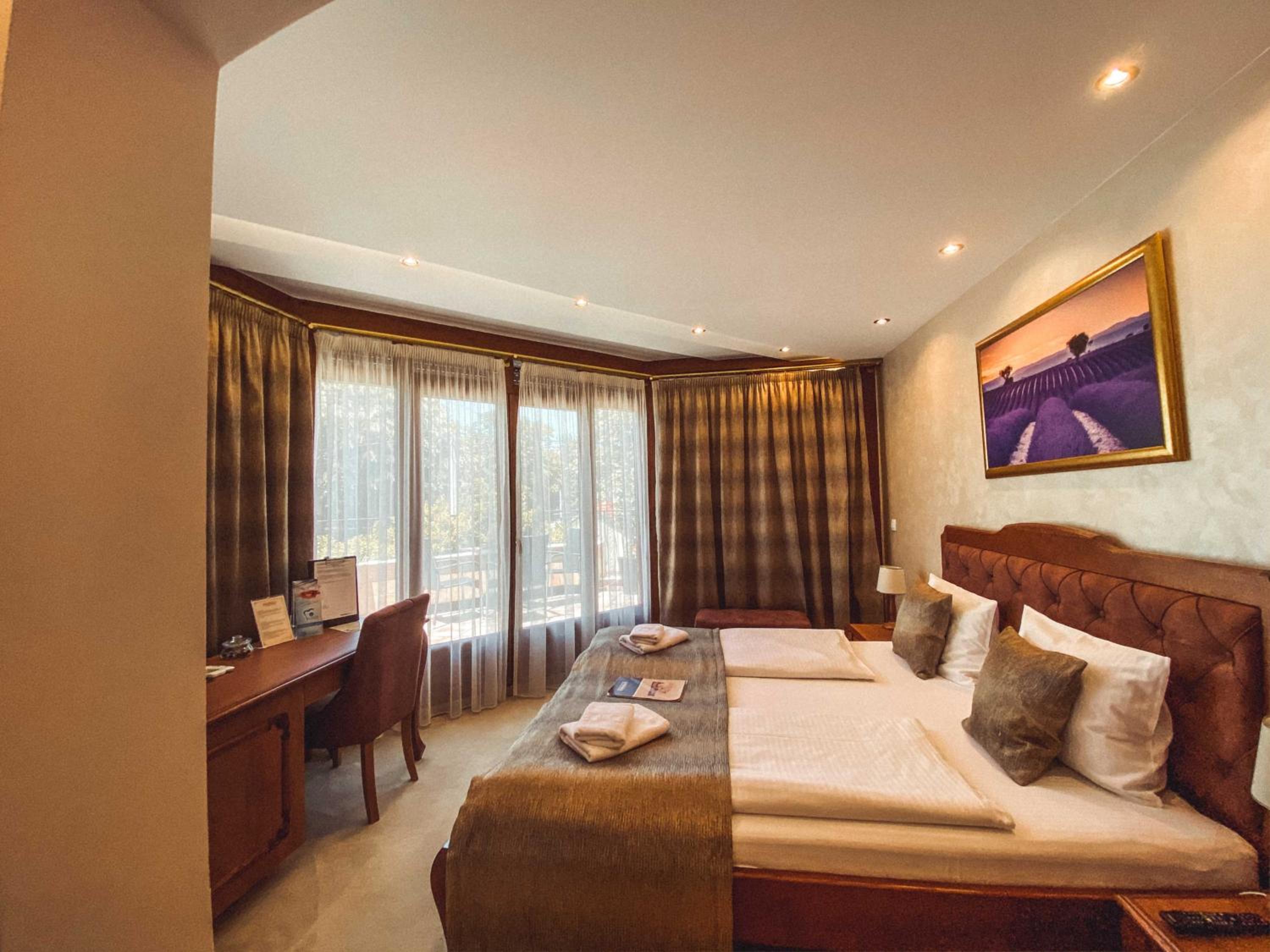 Suite with Spa Bath - Photo 33