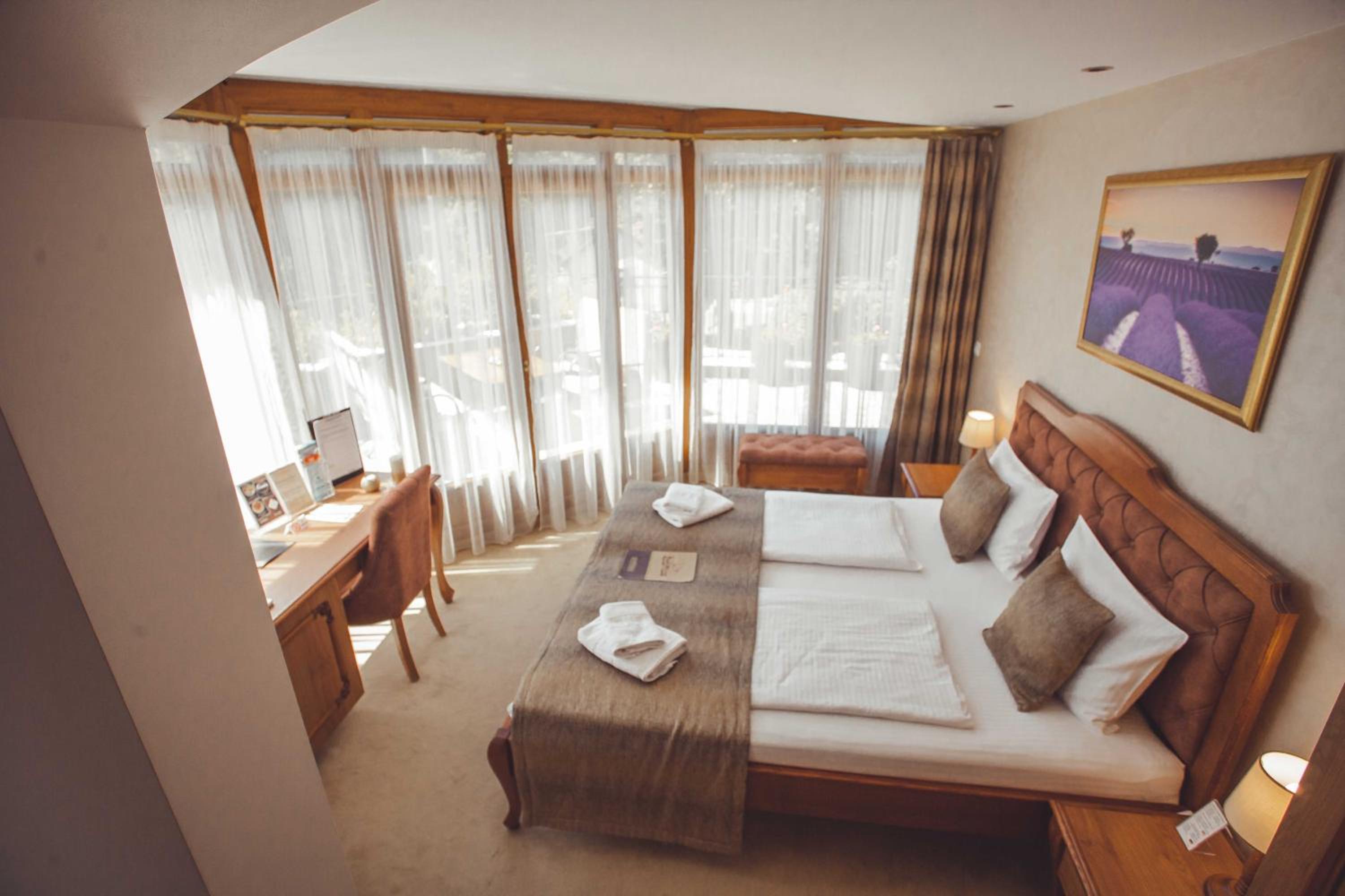 Suite with Spa Bath - Photo 40