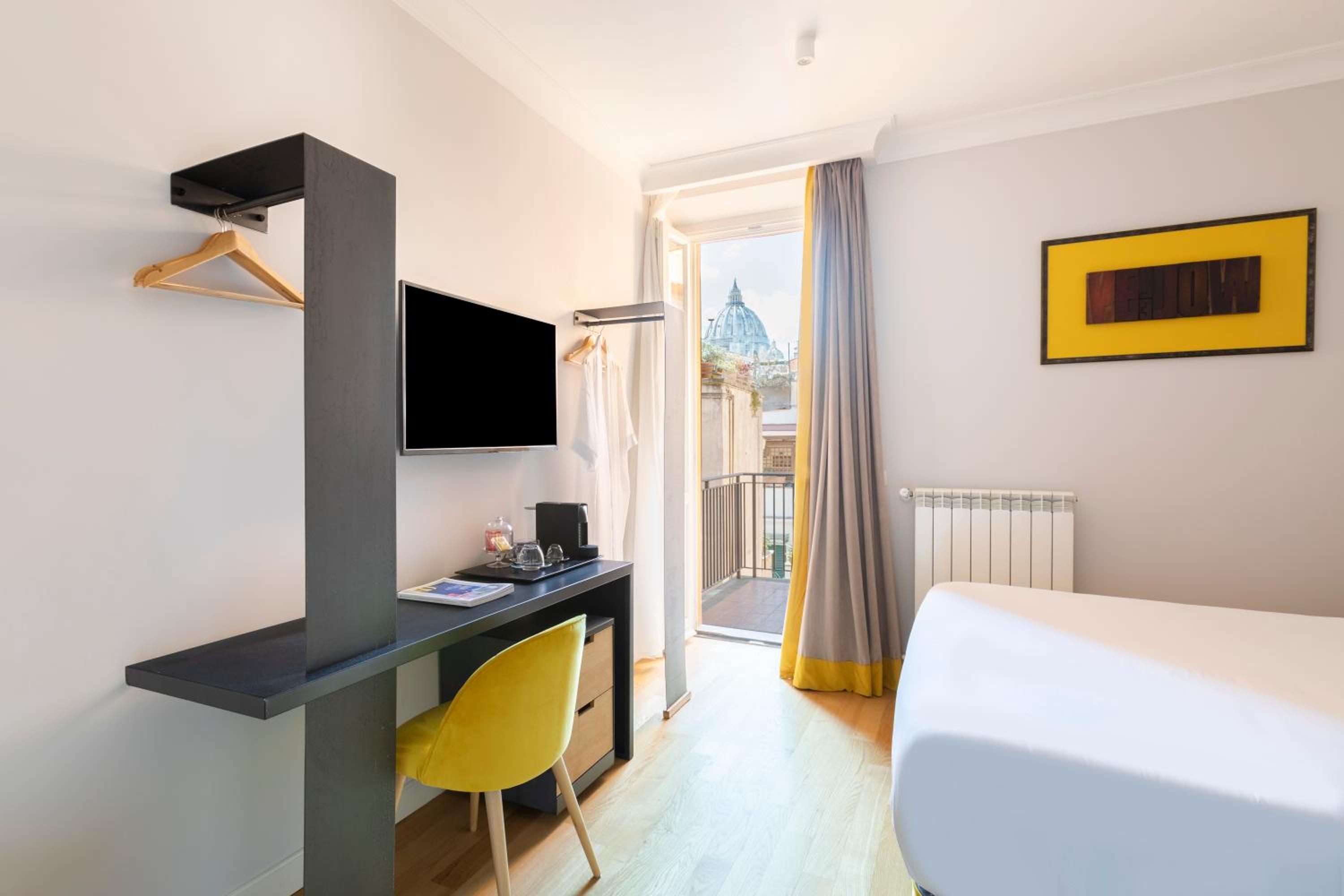 Deluxe Double Room with City View photo 1