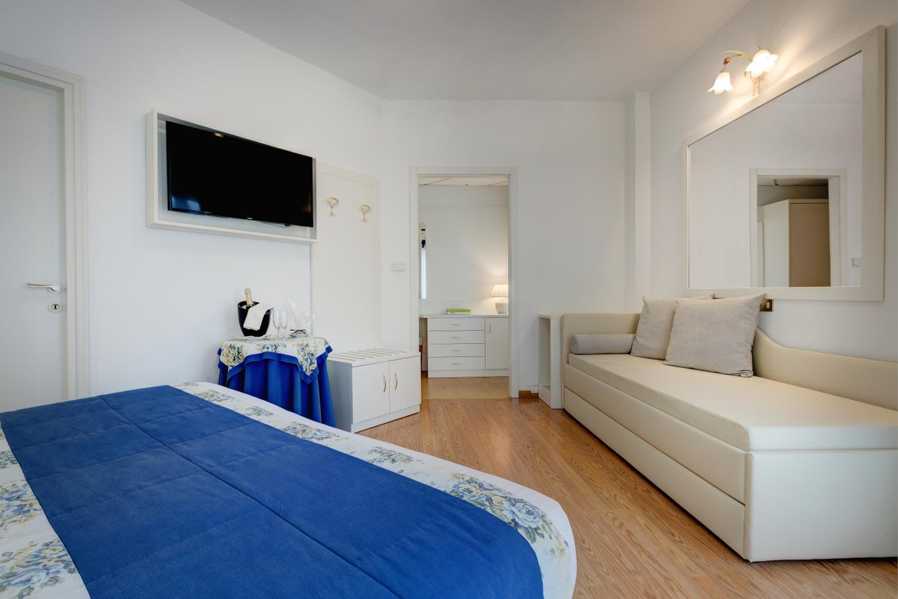 Superior Double Room - Photo 1