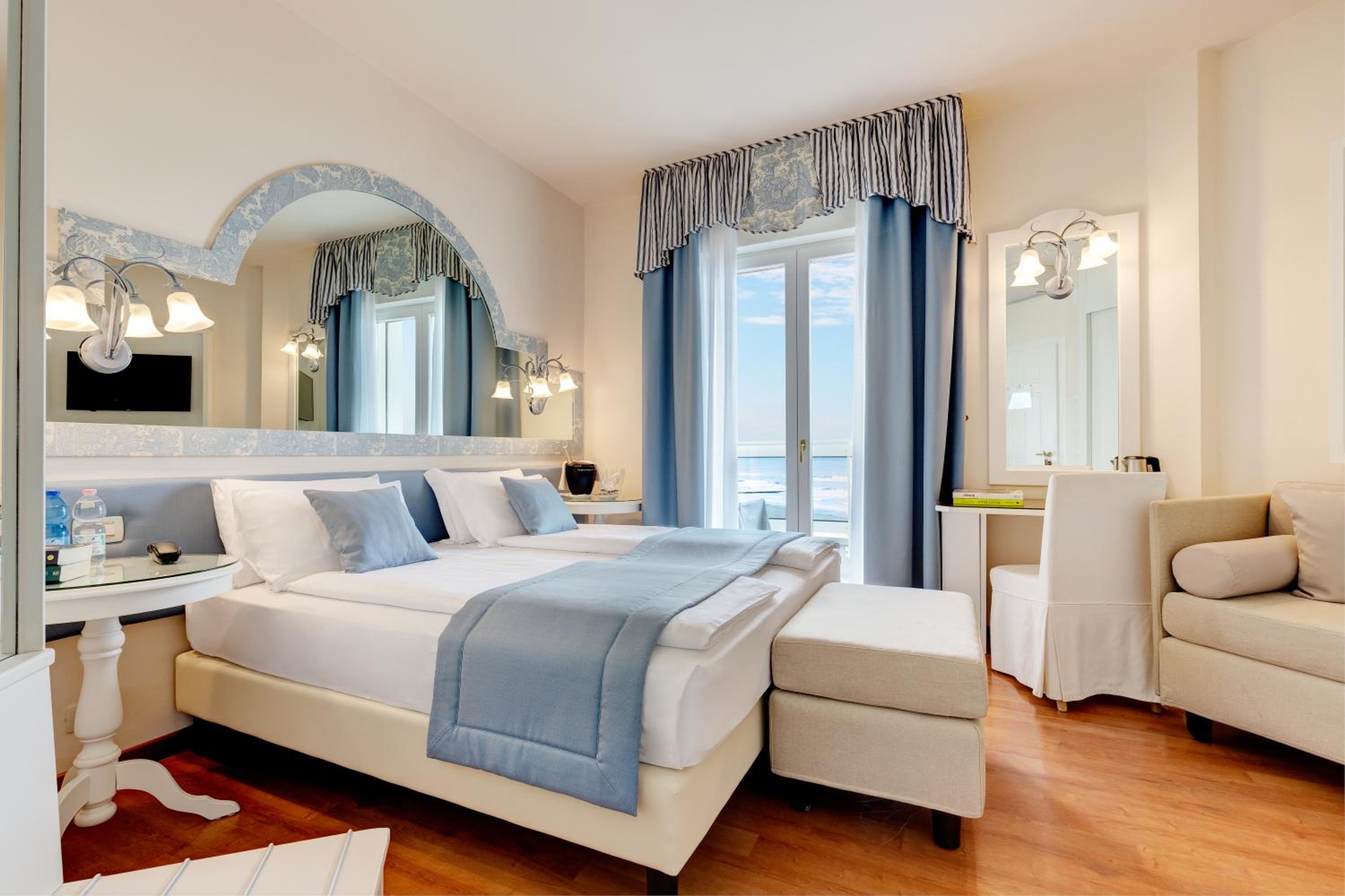 Double Room with Full Sea View - Photo 10