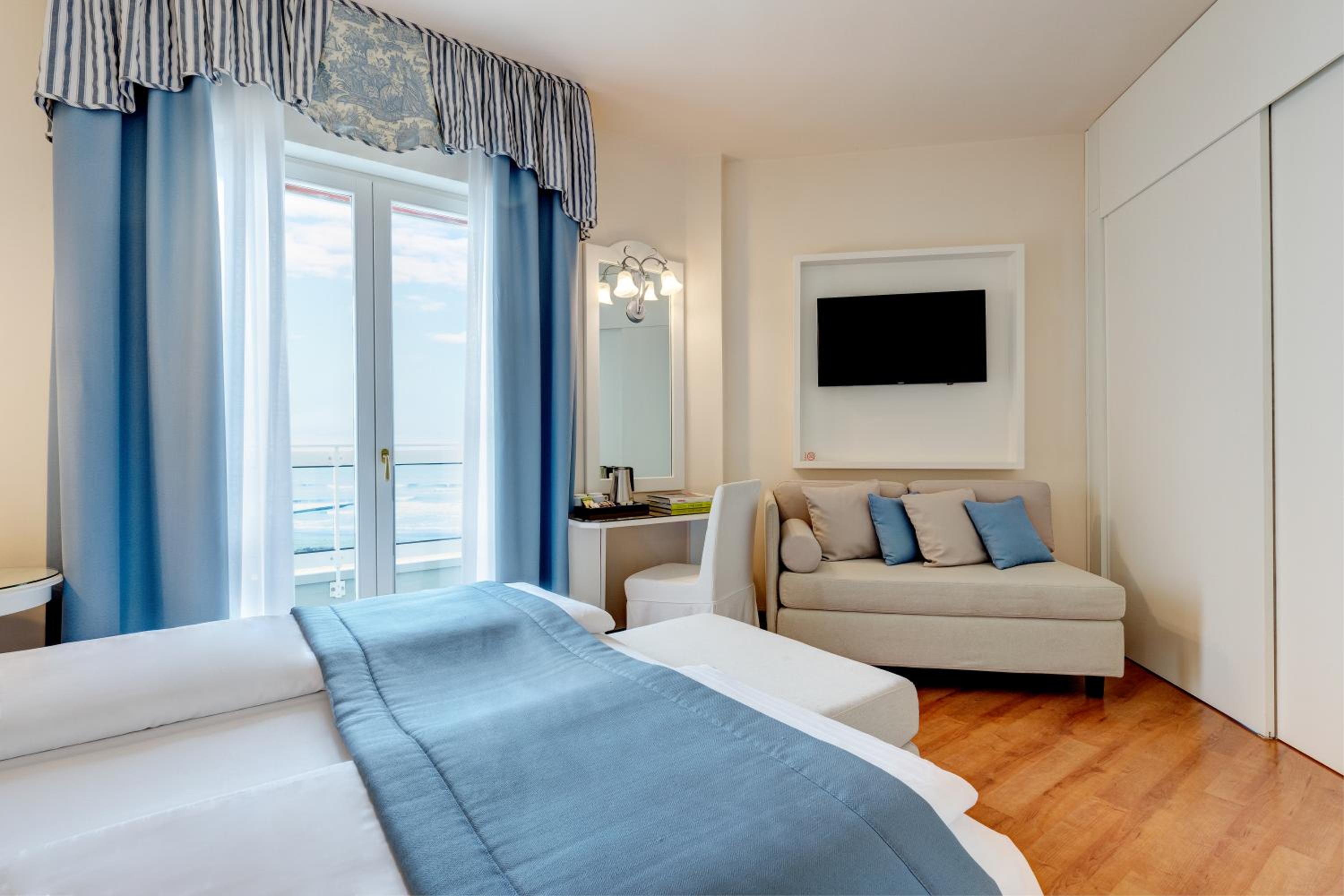 Double Room with Full Sea View - Photo 1