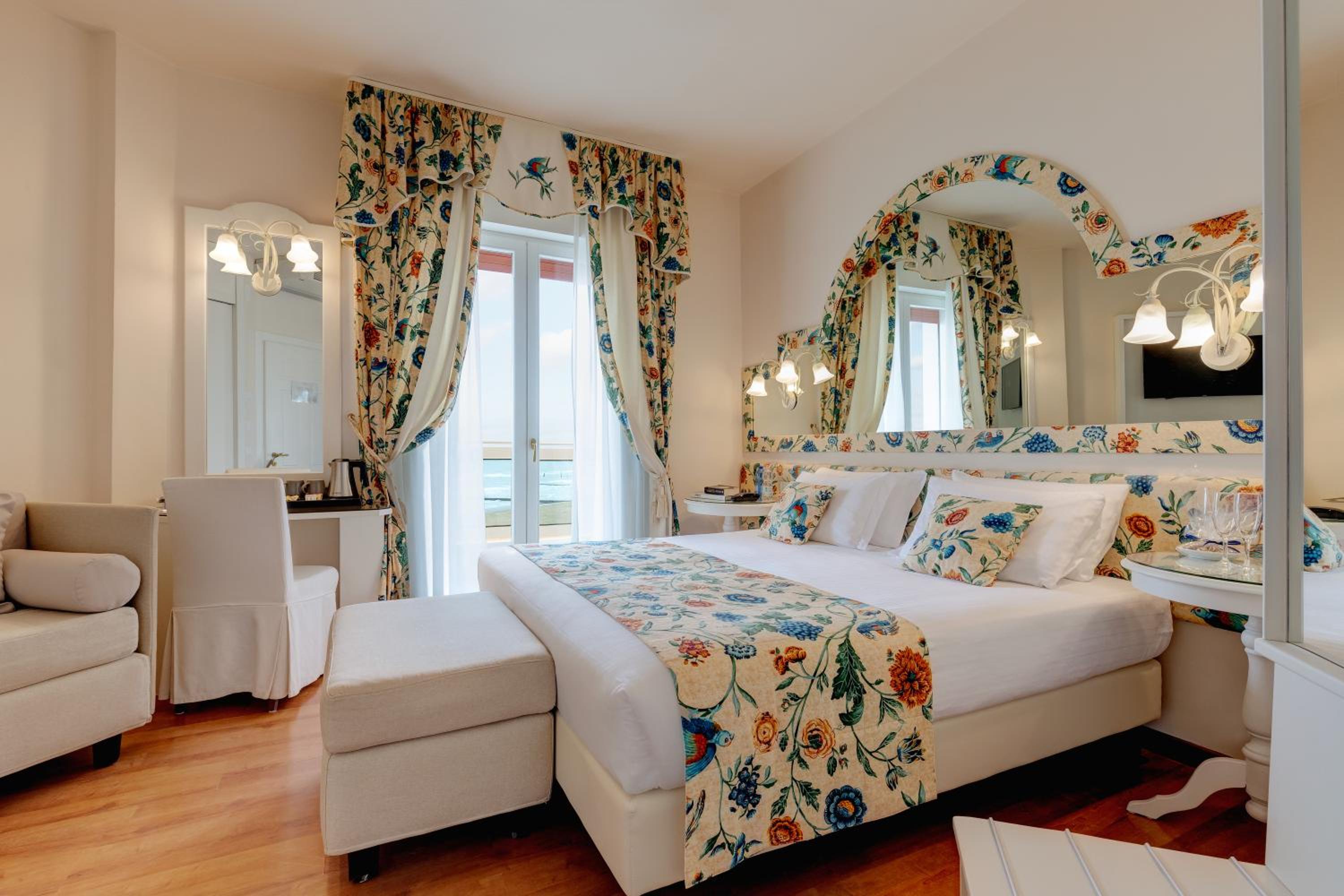 Double Room with Full Sea View - Photo 11