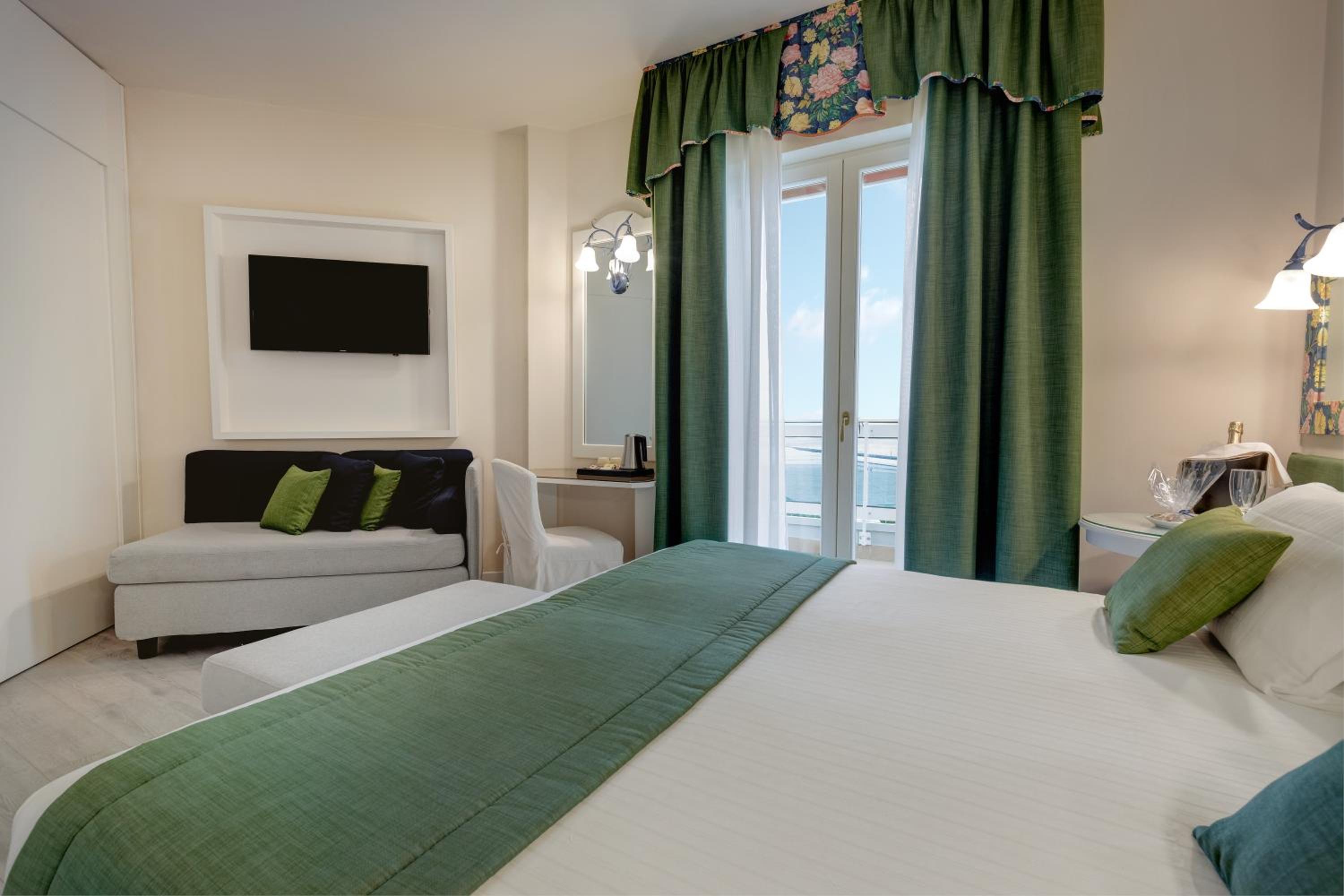 Double Room with Full Sea View - Photo 9