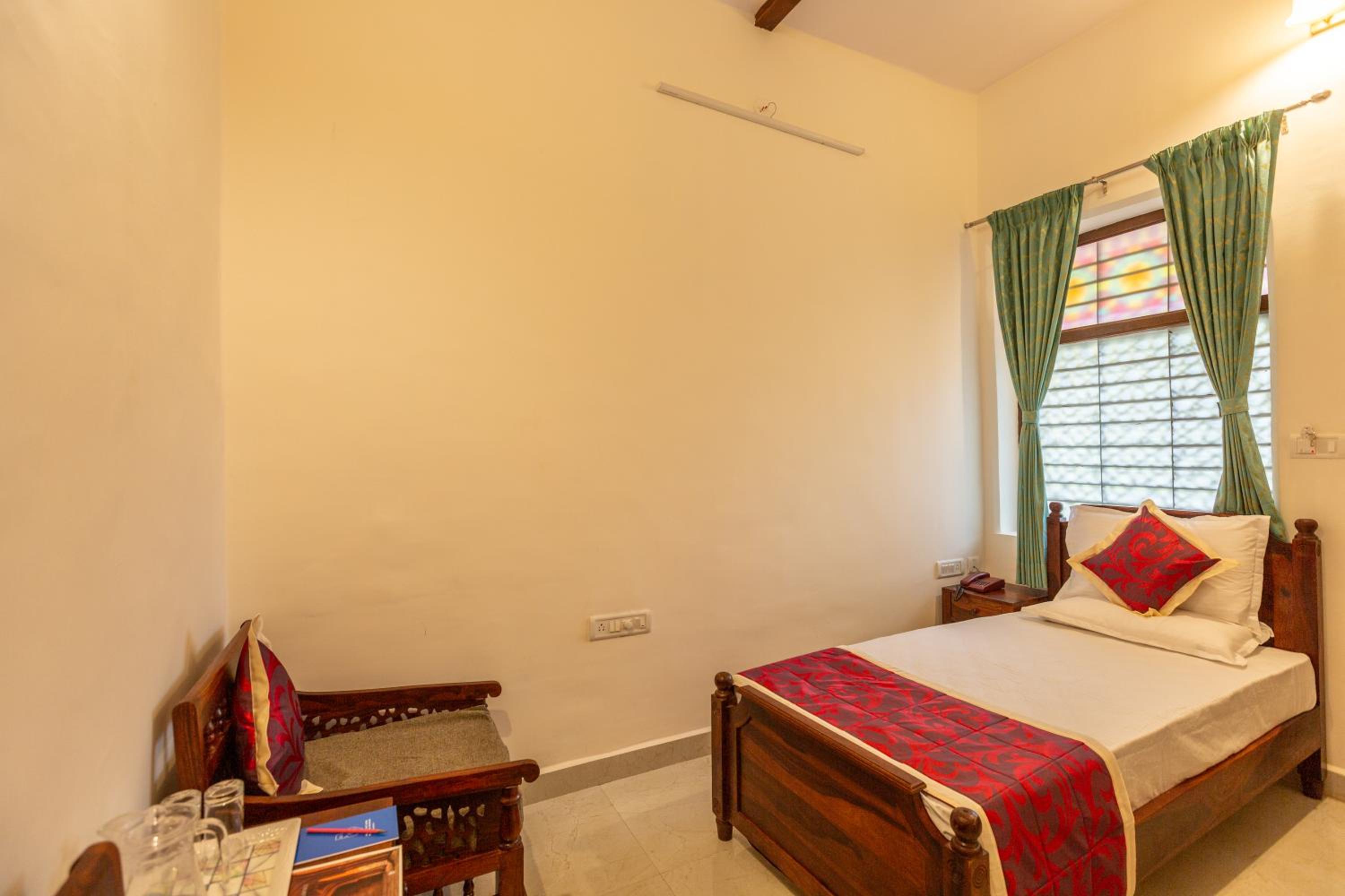 Deluxe Single Room